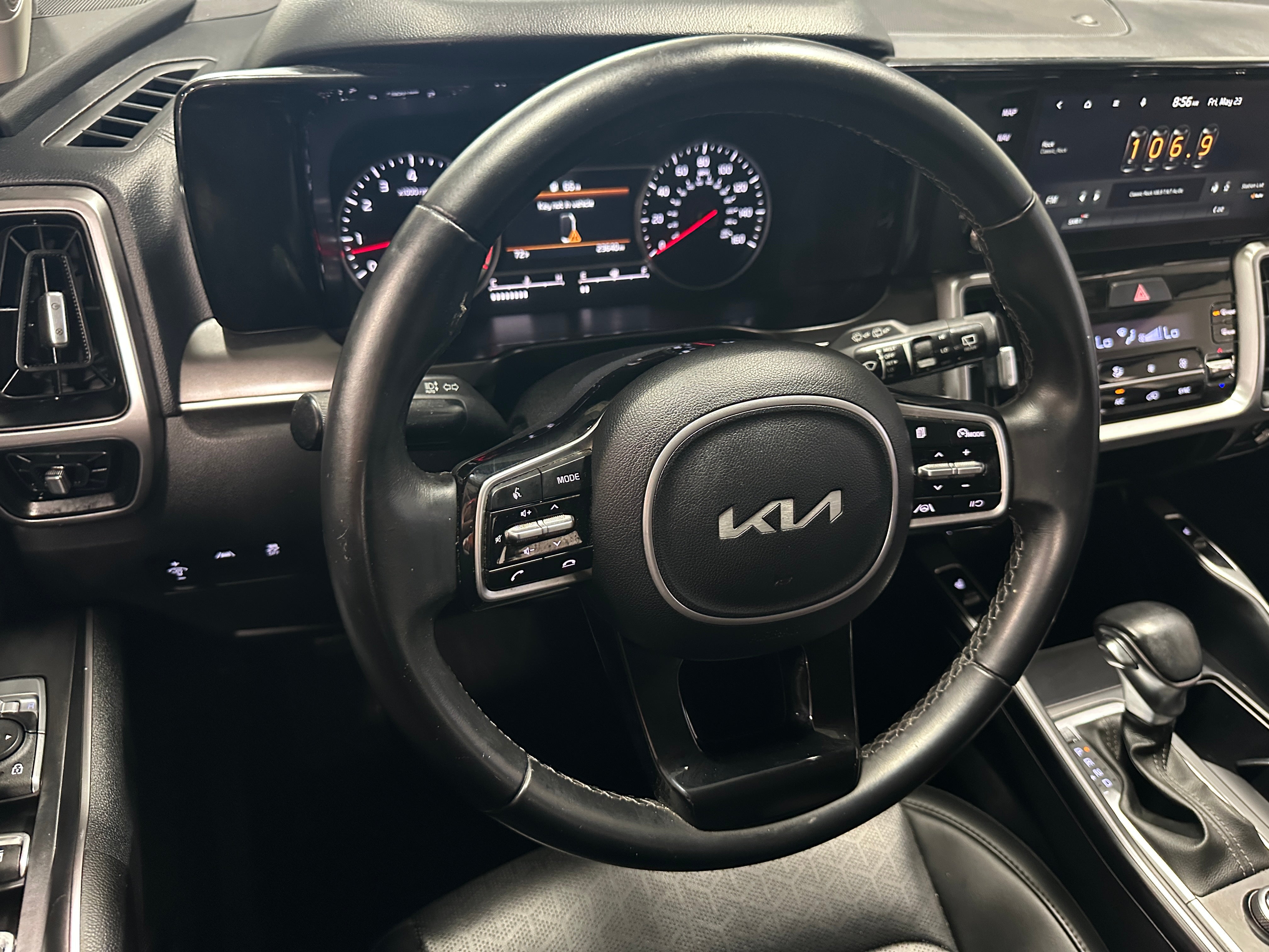2022 Kia Sorento S 4