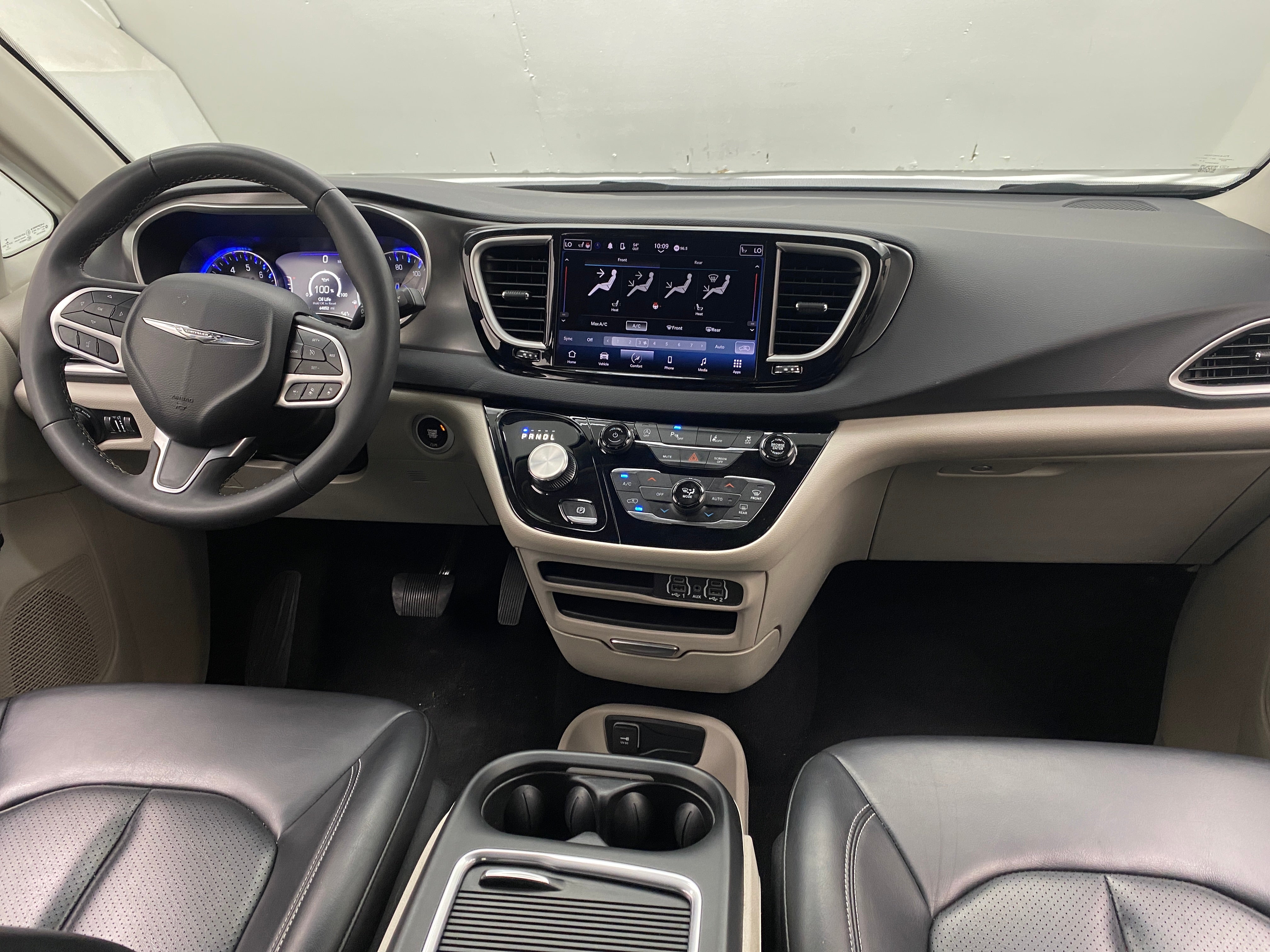 2023 Chrysler Pacifica Touring L 2