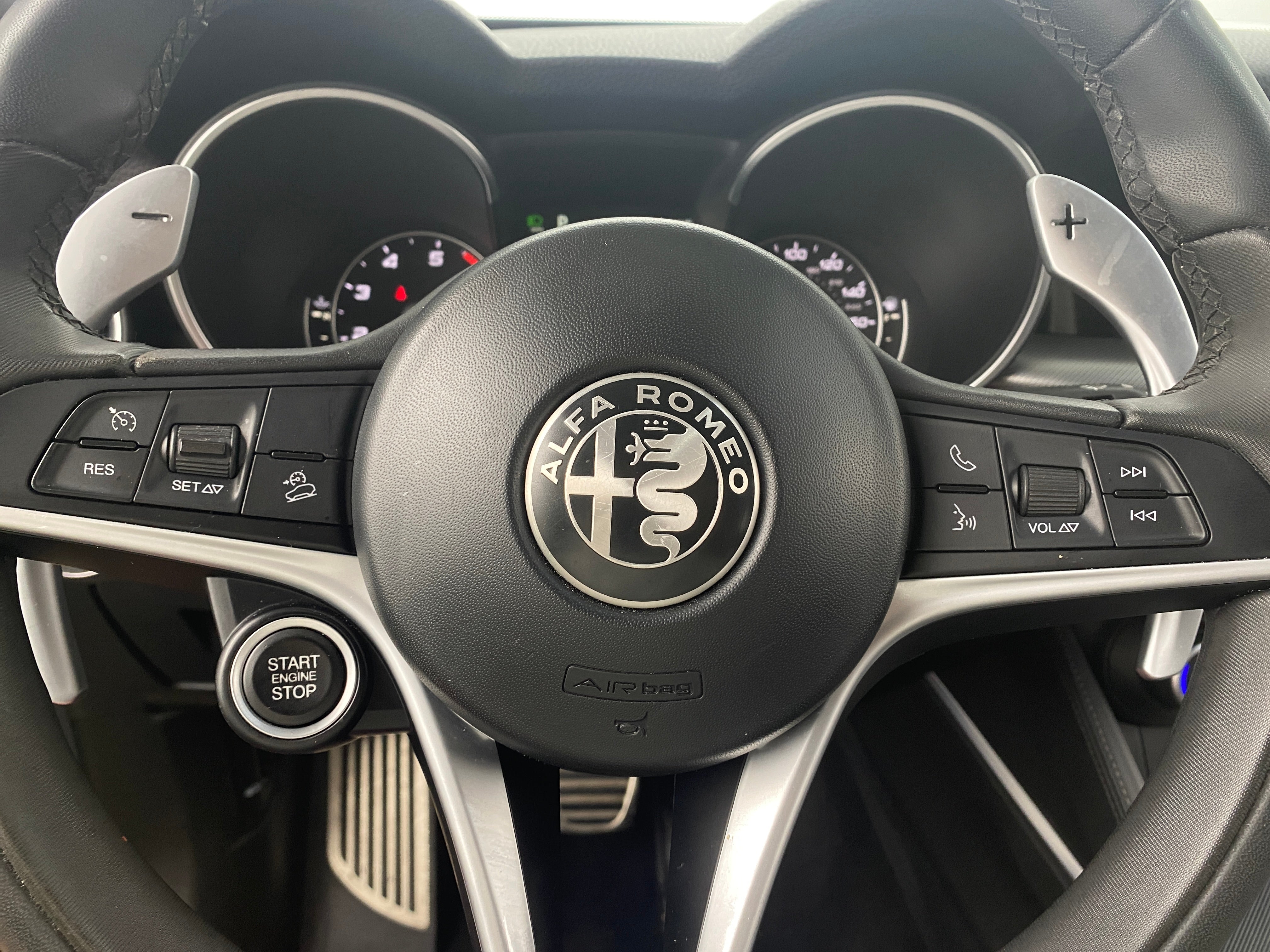 2018 Alfa Romeo Stelvio Sport 4