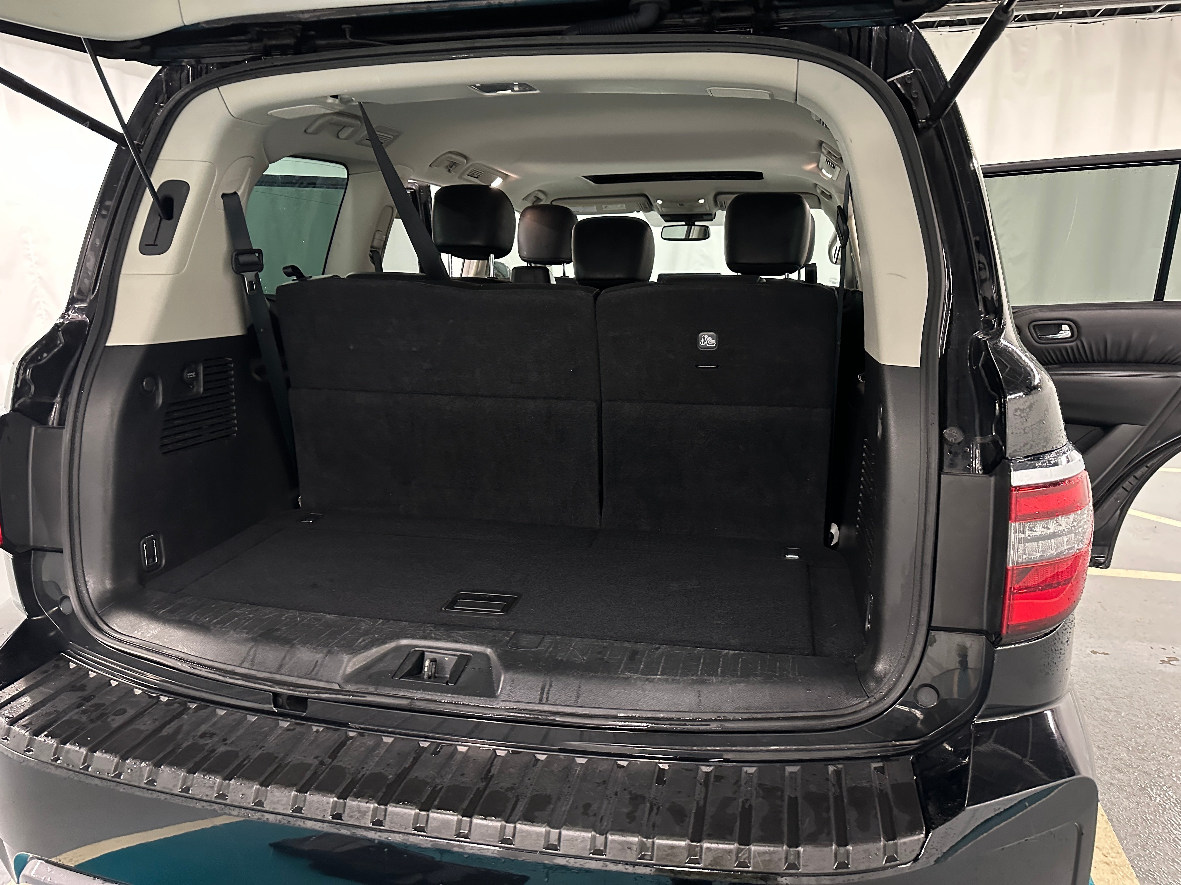 2023 Nissan Armada SL 6