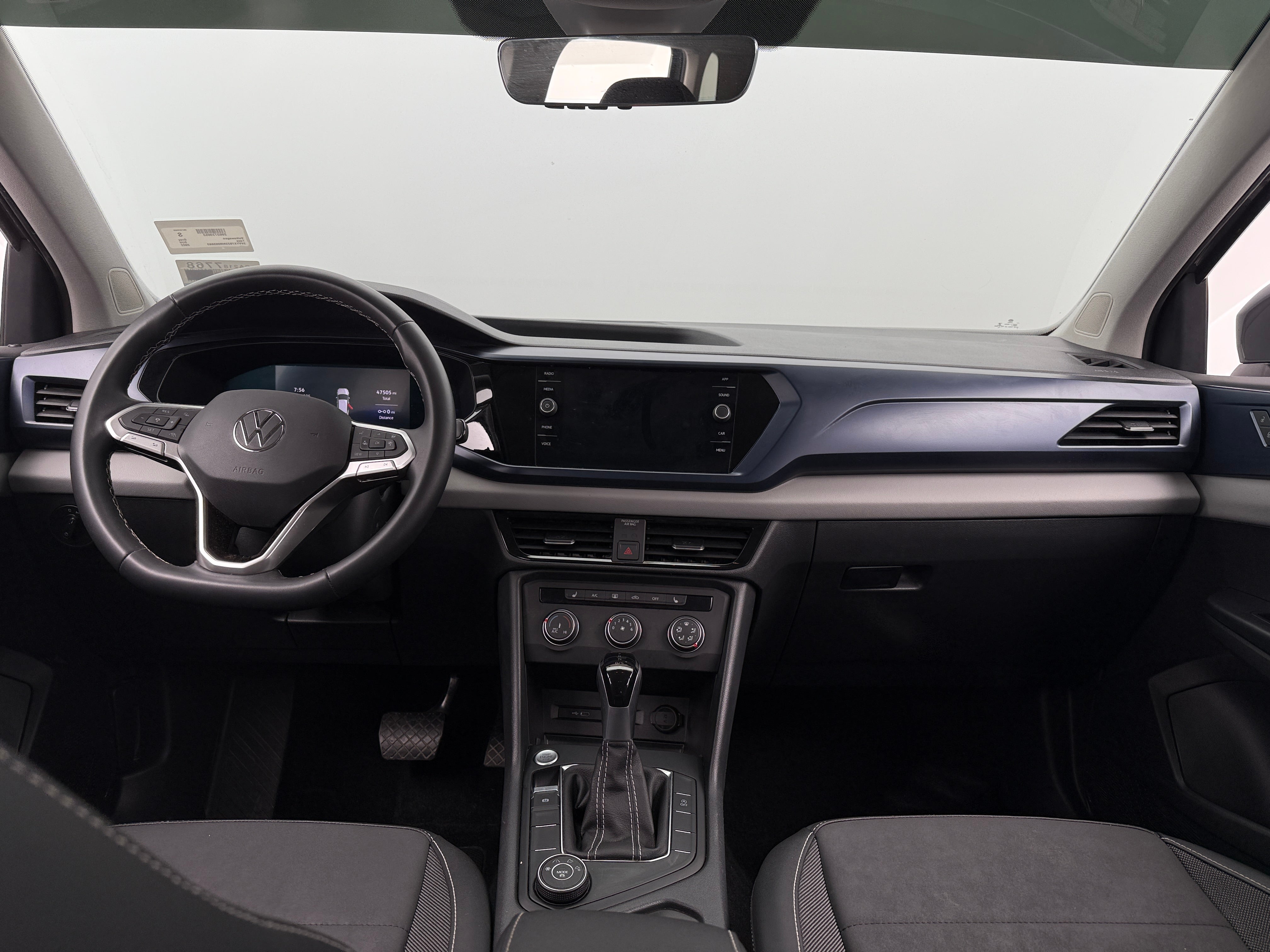 2022 Volkswagen Taos SE 2