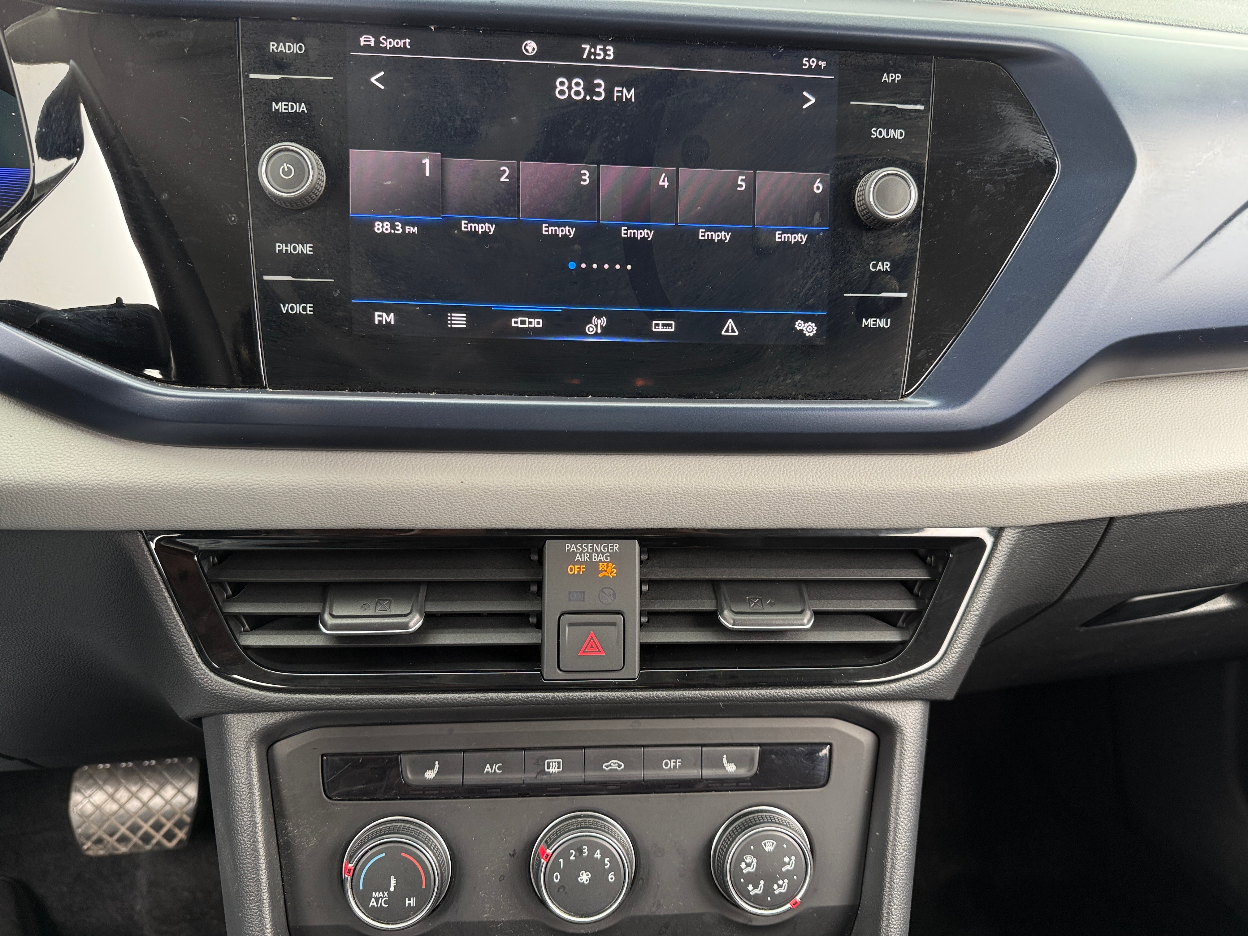 2022 Volkswagen Taos SE 3