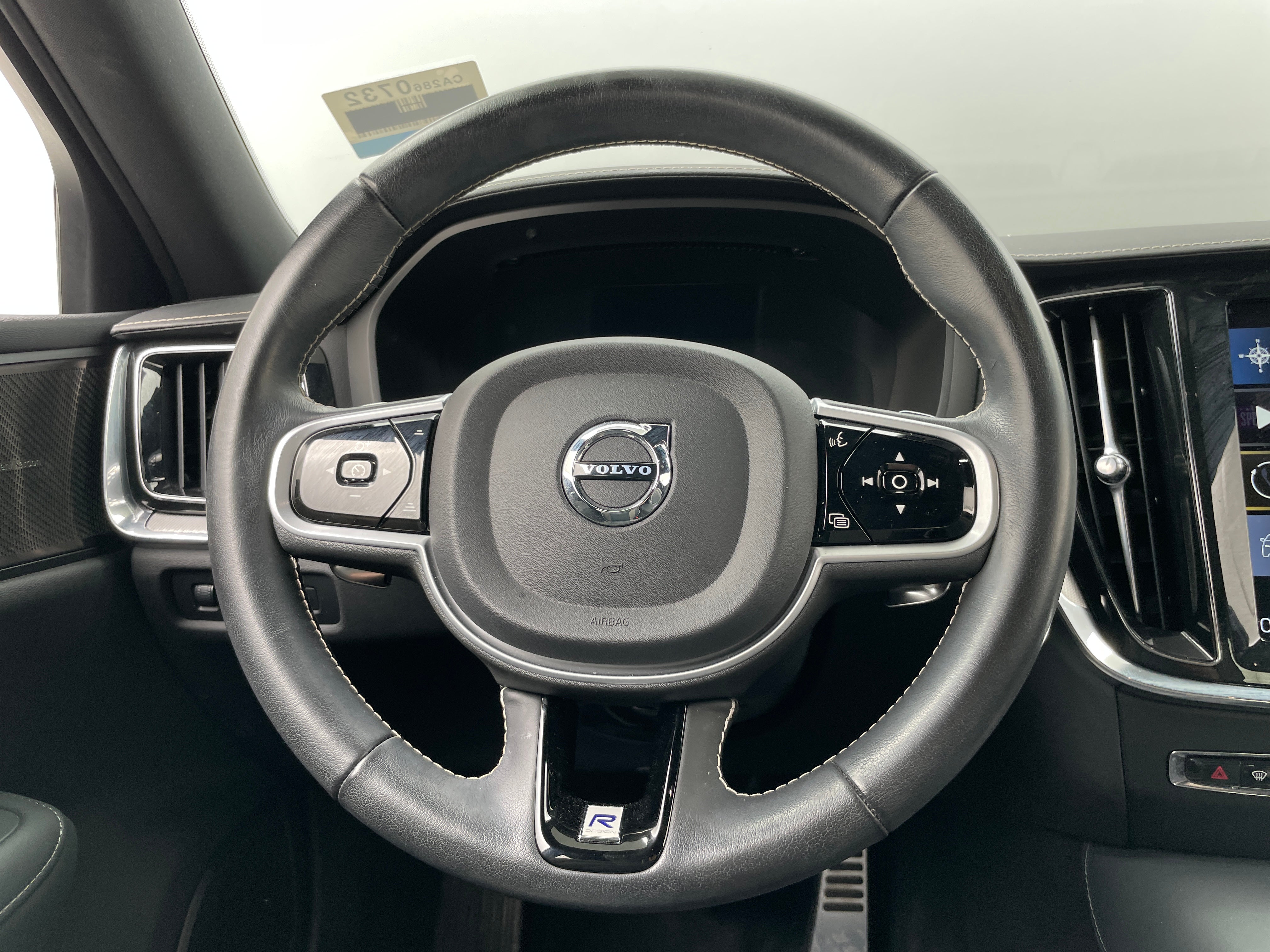 2020 Volvo S60 T8 R-Design 4