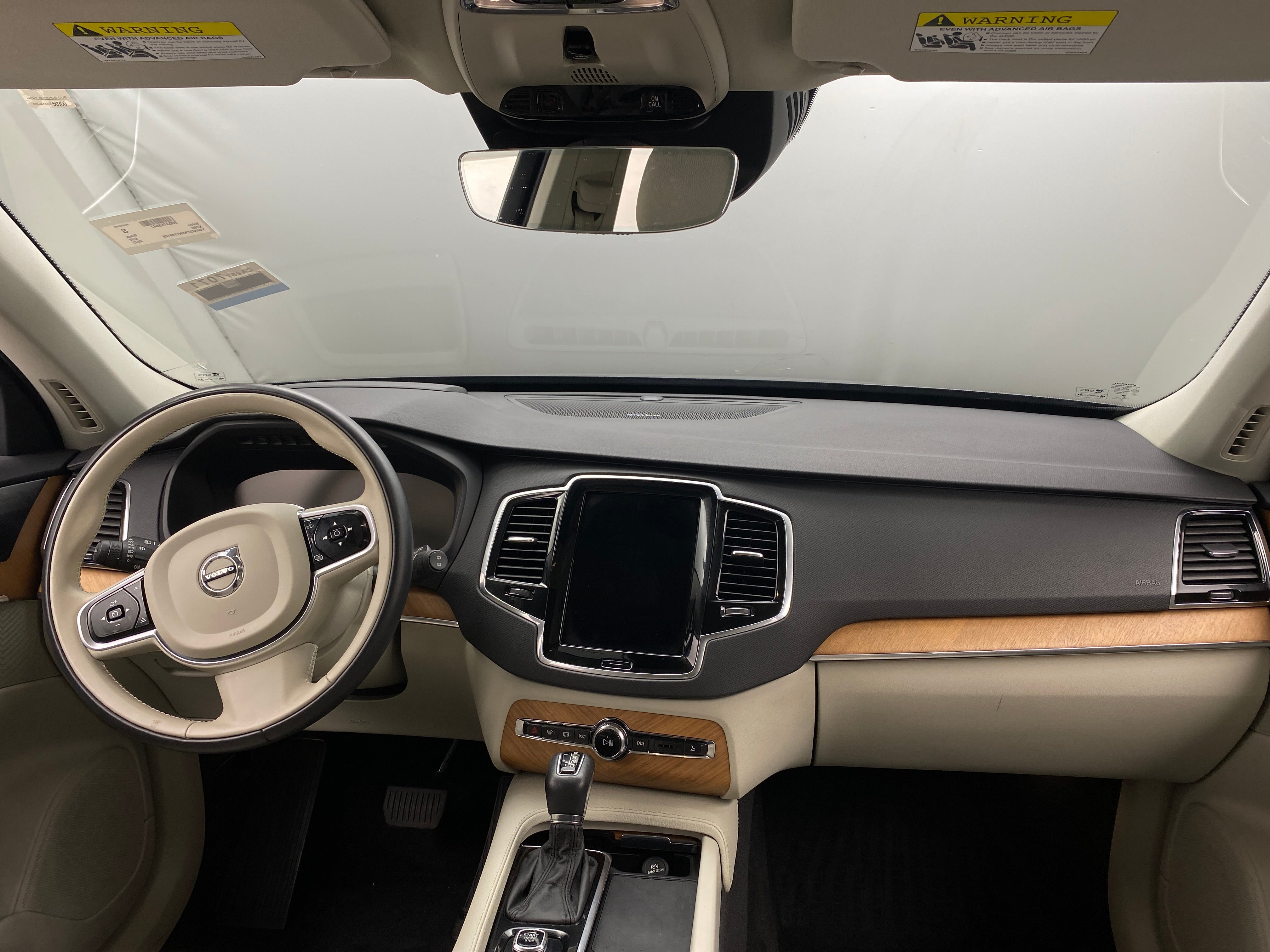 2022 Volvo XC90 T6 Momentum 2