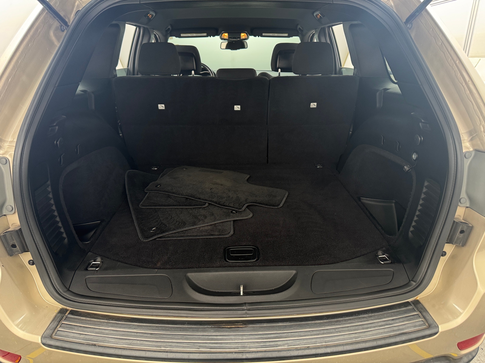 Thumbnail: 2015 Jeep Grand Cherokee - 7