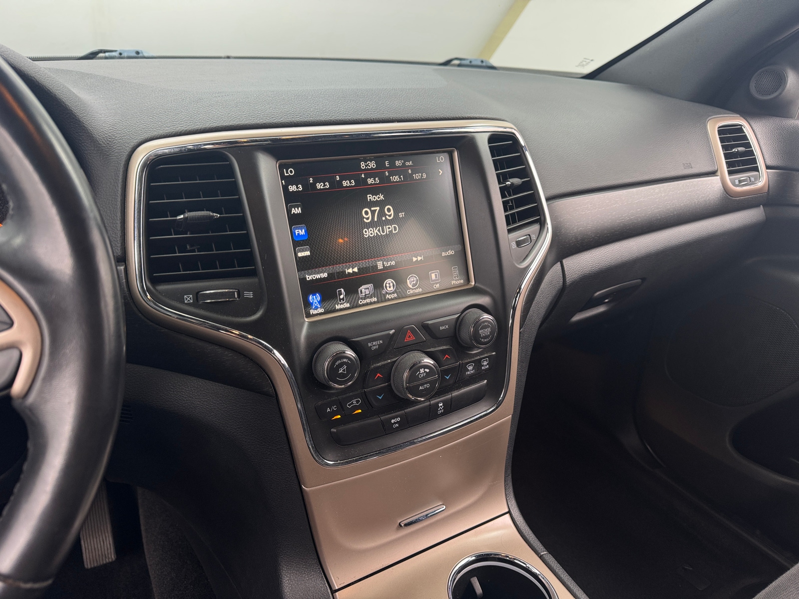 Thumbnail: 2015 Jeep Grand Cherokee - 4