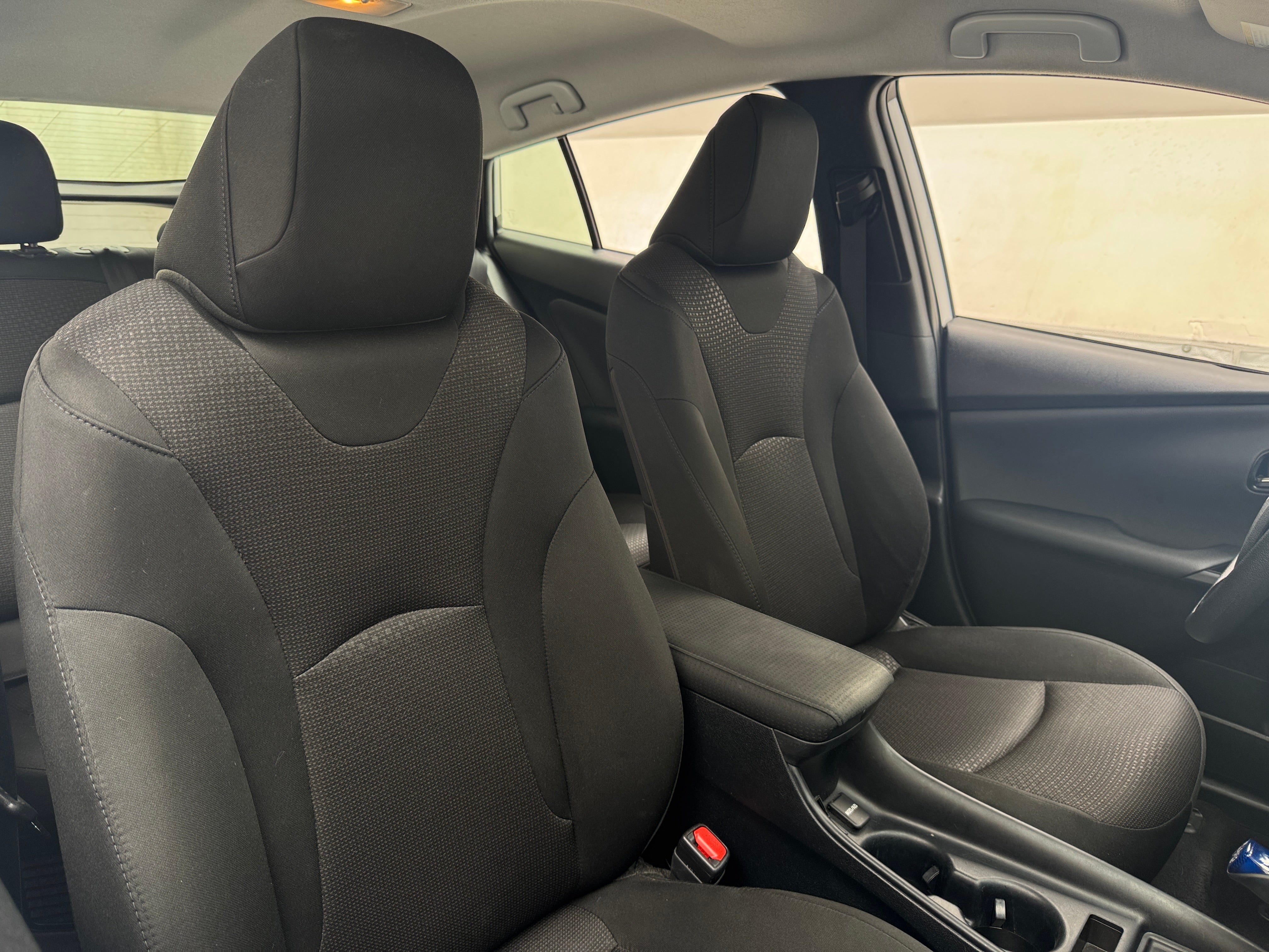 2022 Toyota Prius LE 2