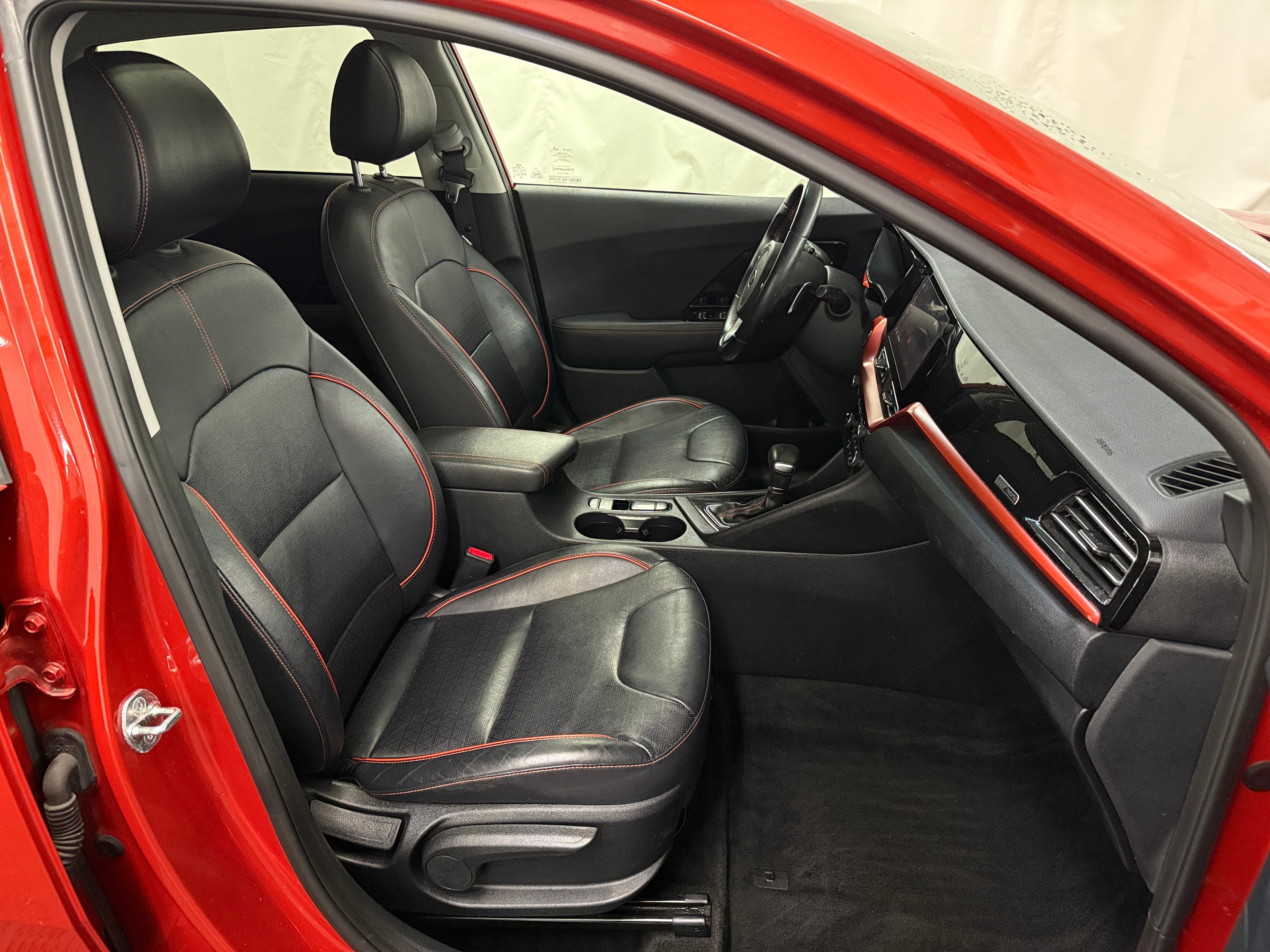 2020 Kia Niro Touring 2