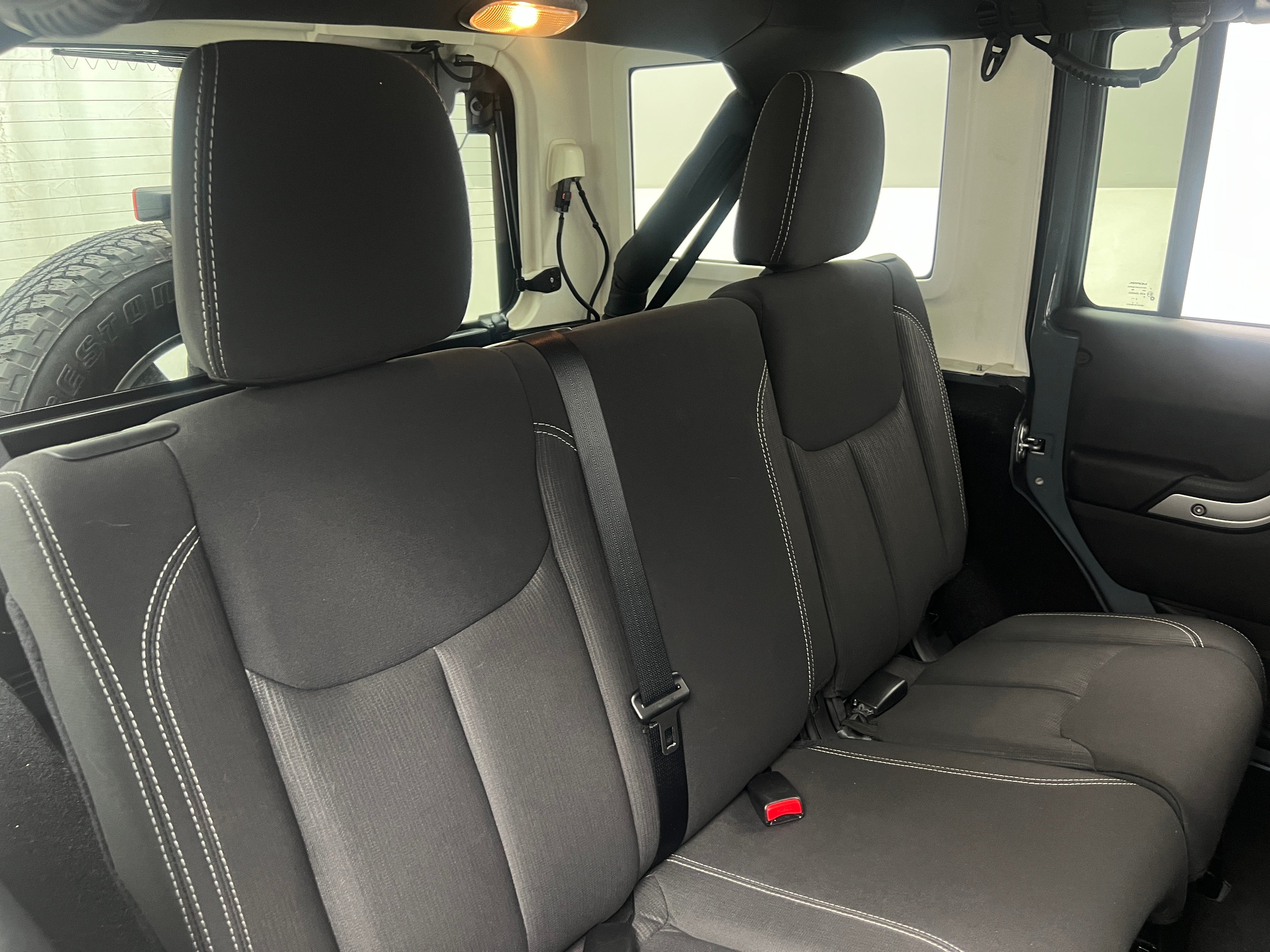 2015 Jeep Wrangler Unlimited Sahara 6