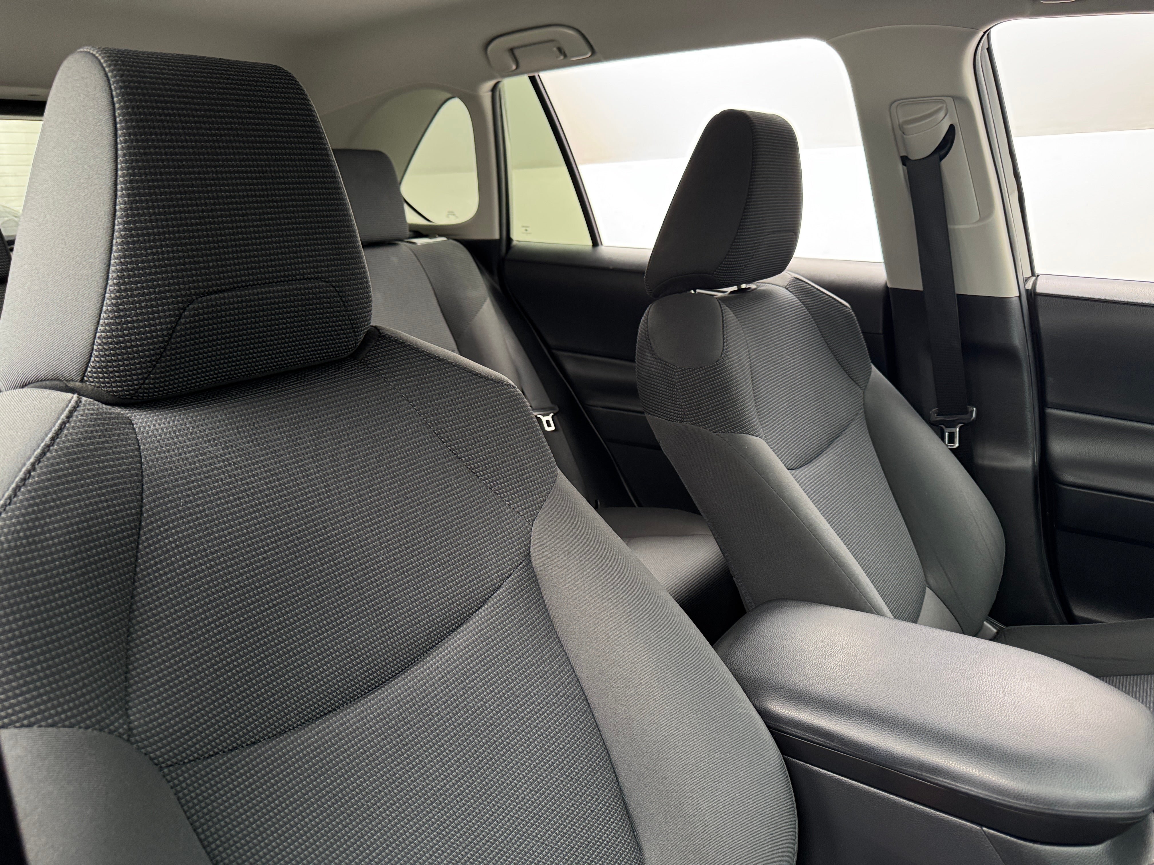 2019 Toyota RAV4 LE 2