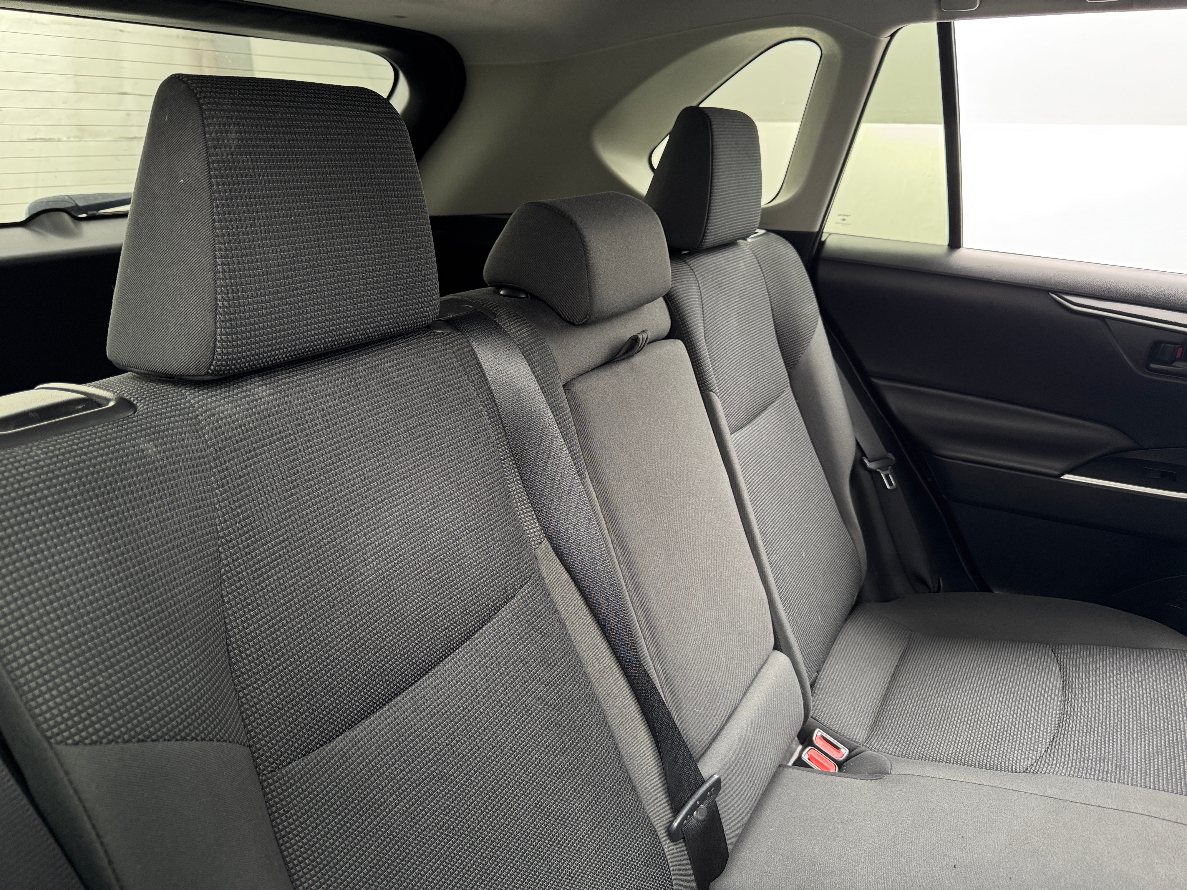 2019 Toyota RAV4 LE 6