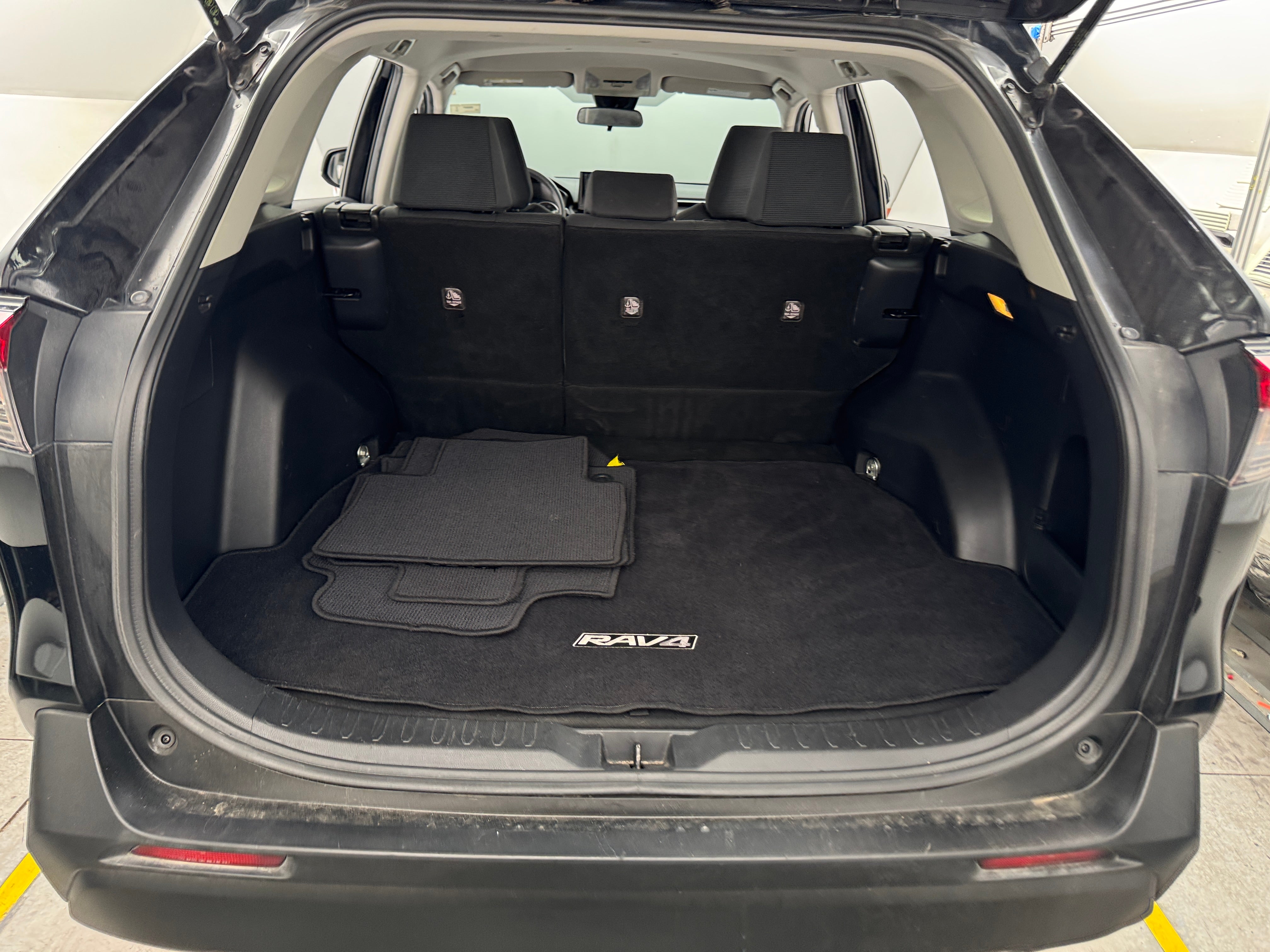 2019 Toyota RAV4 LE 7
