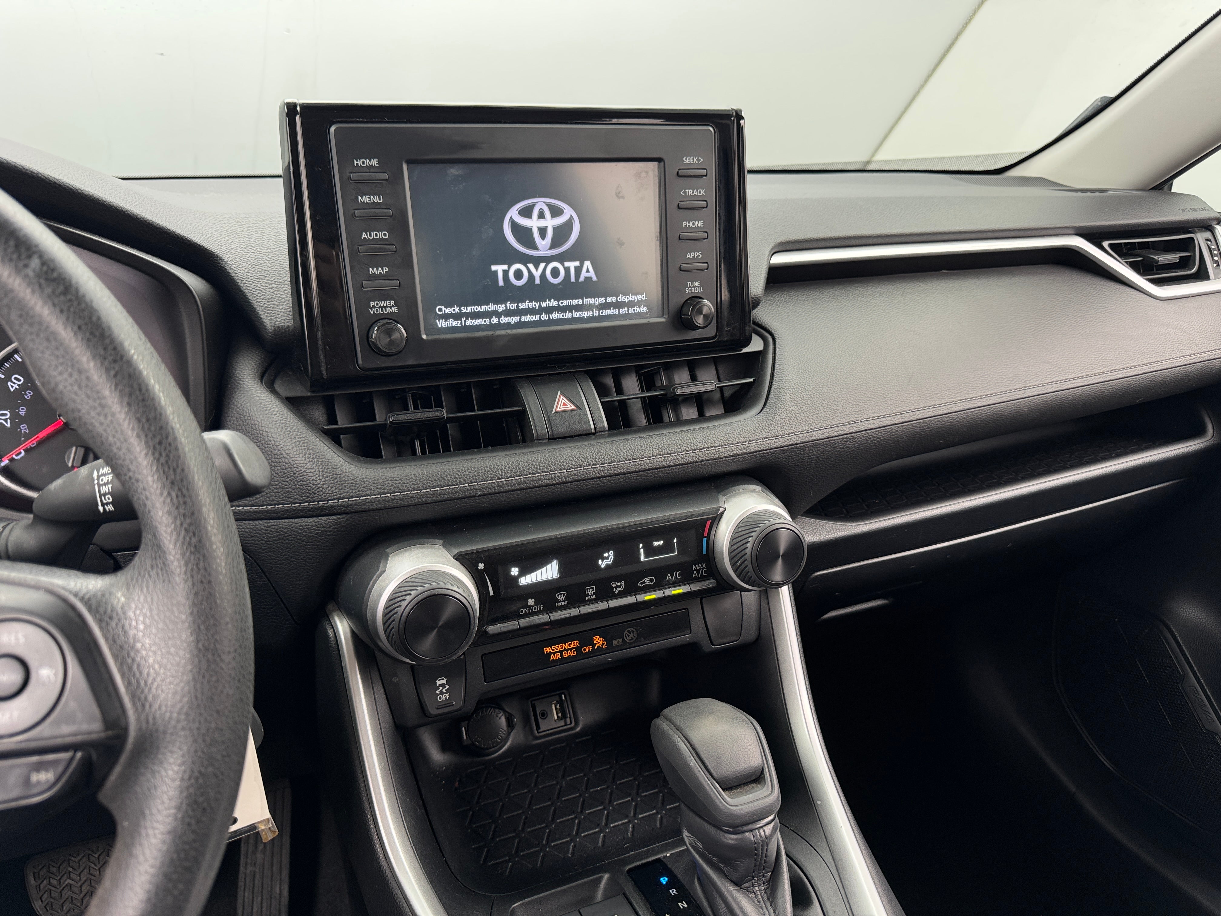 2019 Toyota RAV4 LE 4