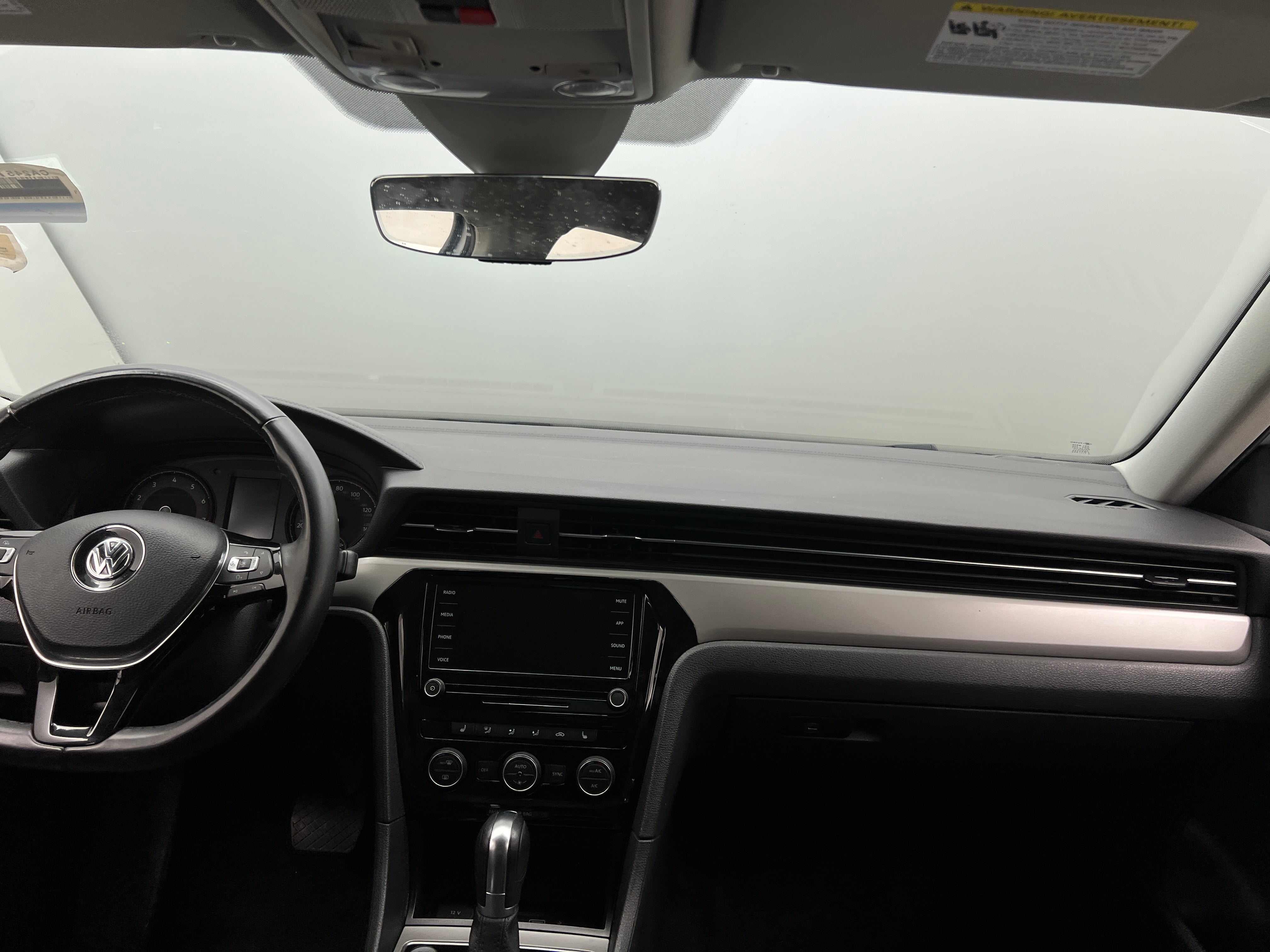 2020 Volkswagen Passat SE 2