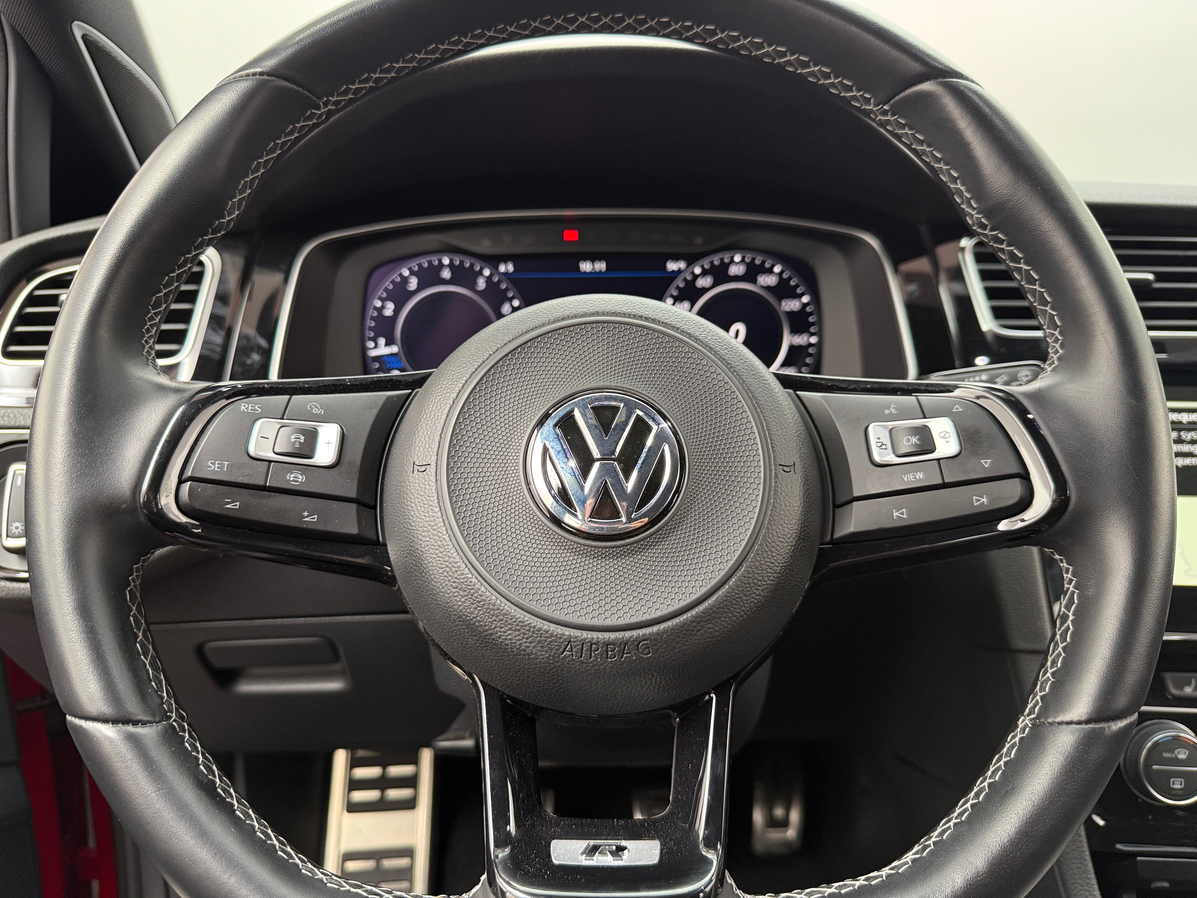 2019 Volkswagen Golf R 4