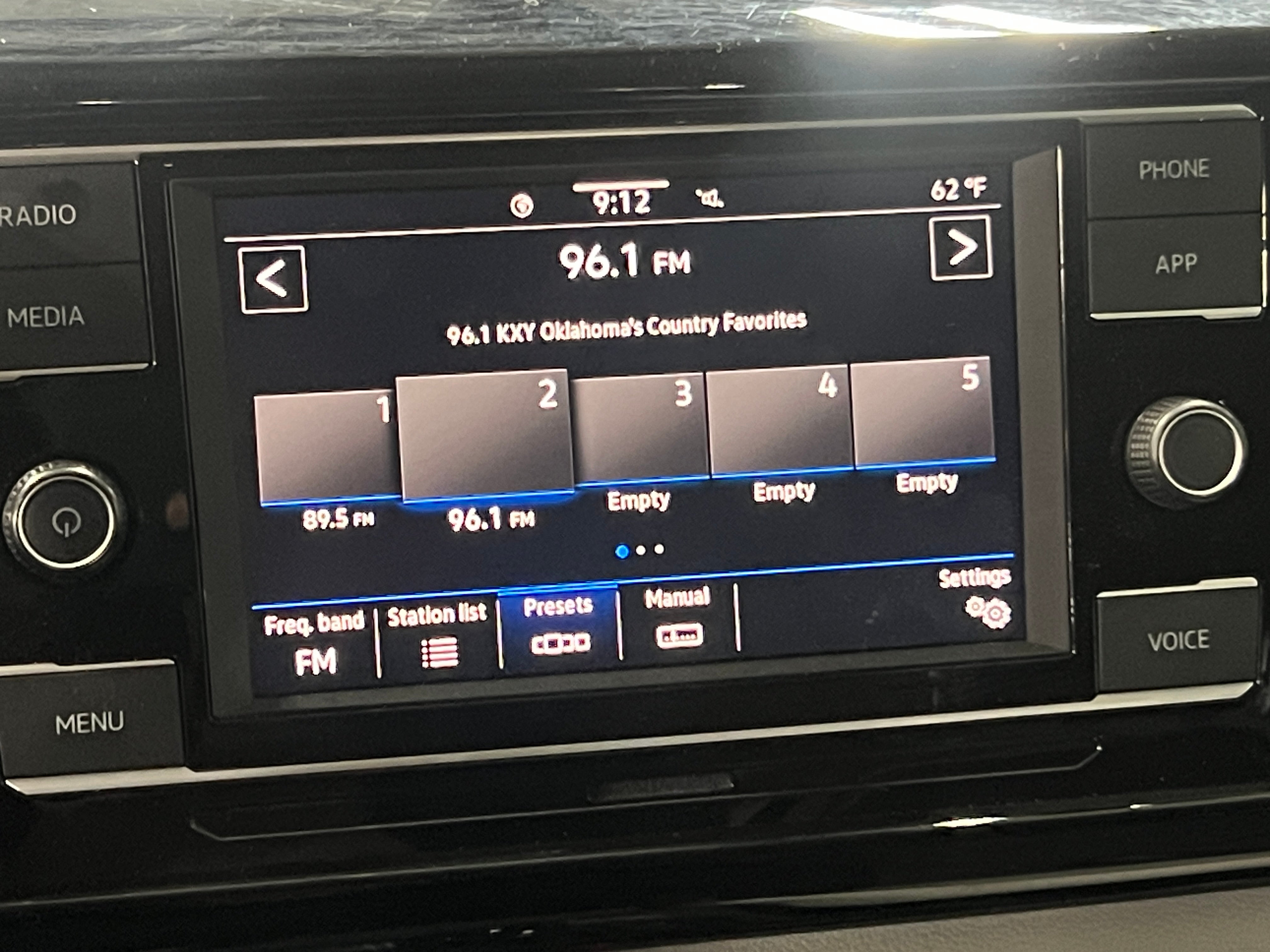 2022 Volkswagen Taos S 4