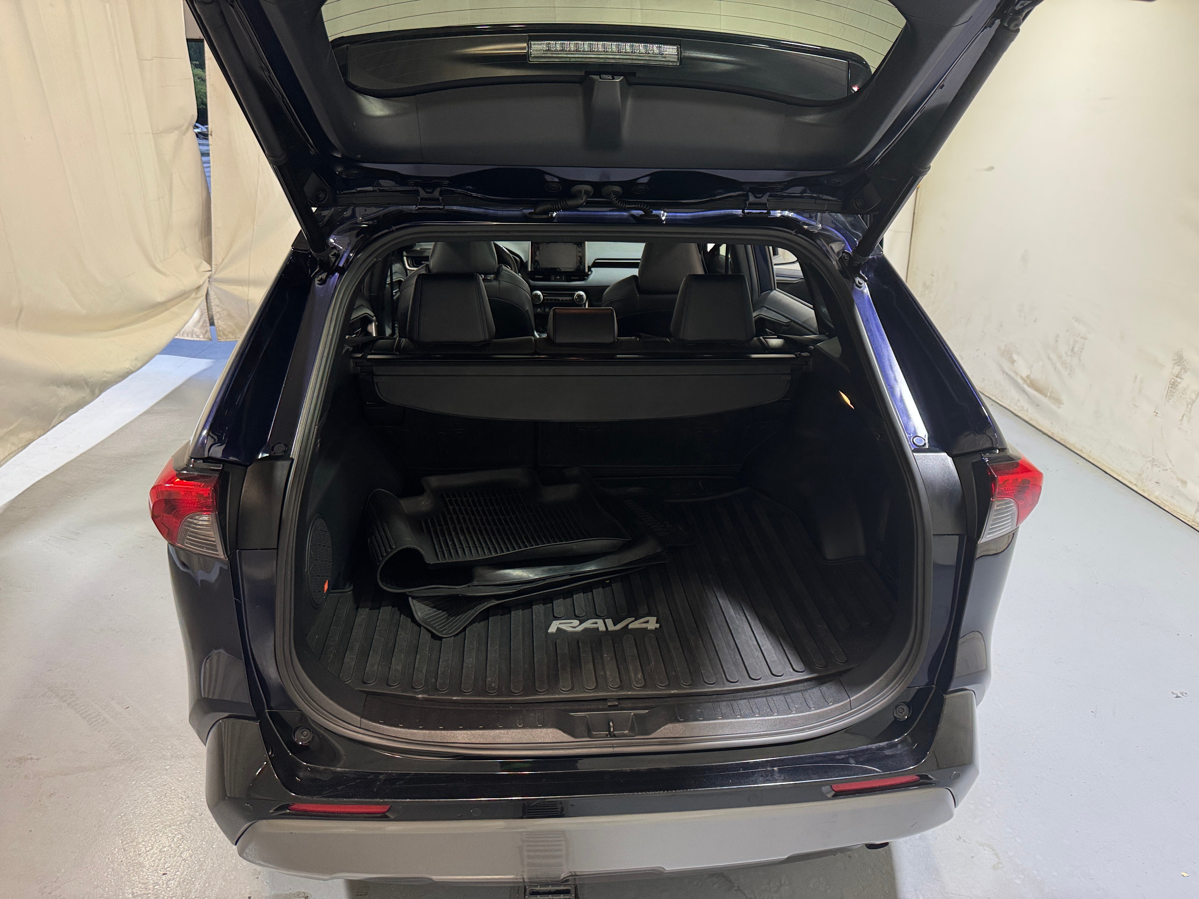 2020 Toyota RAV4 XSE 6