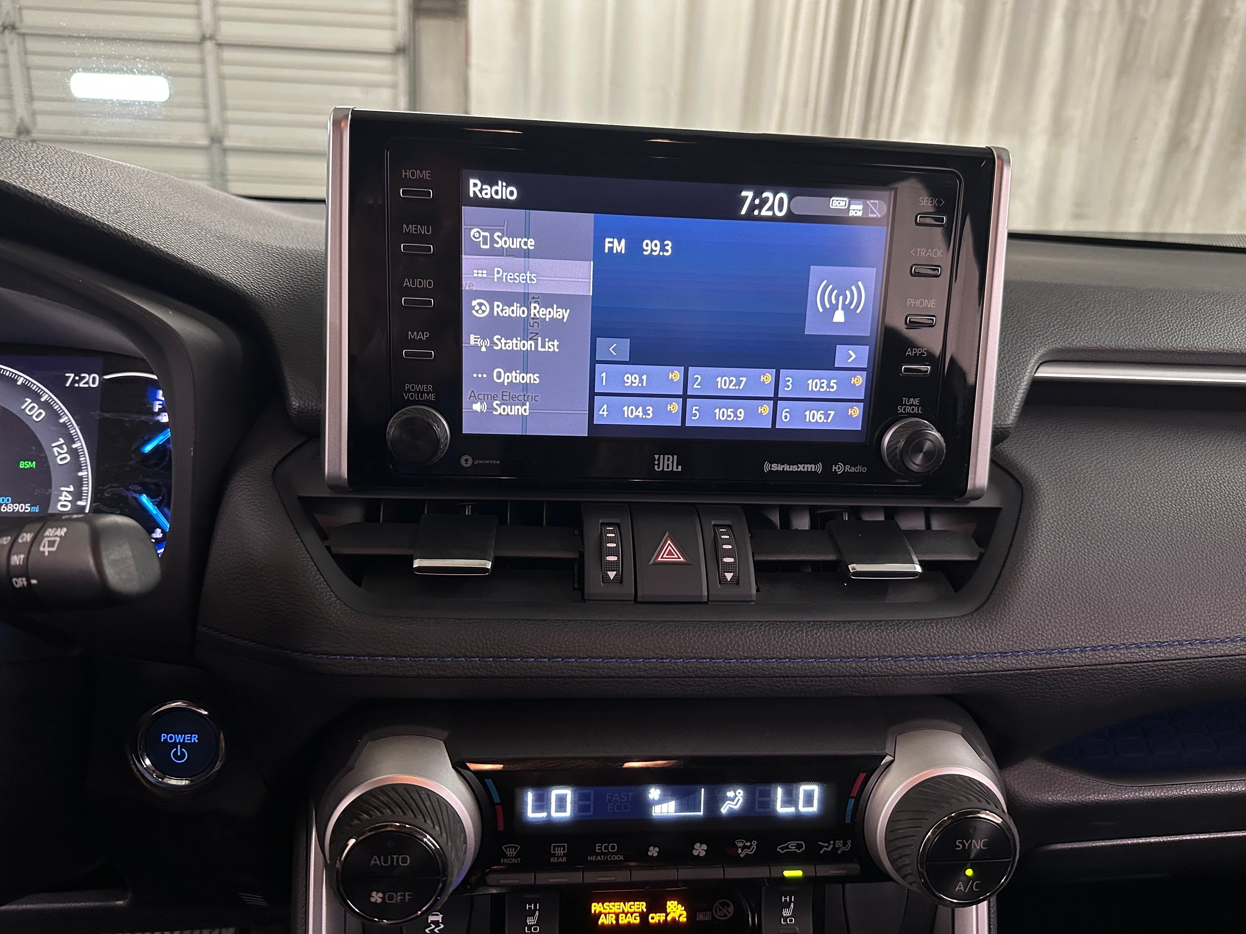 2020 Toyota RAV4 XSE 4