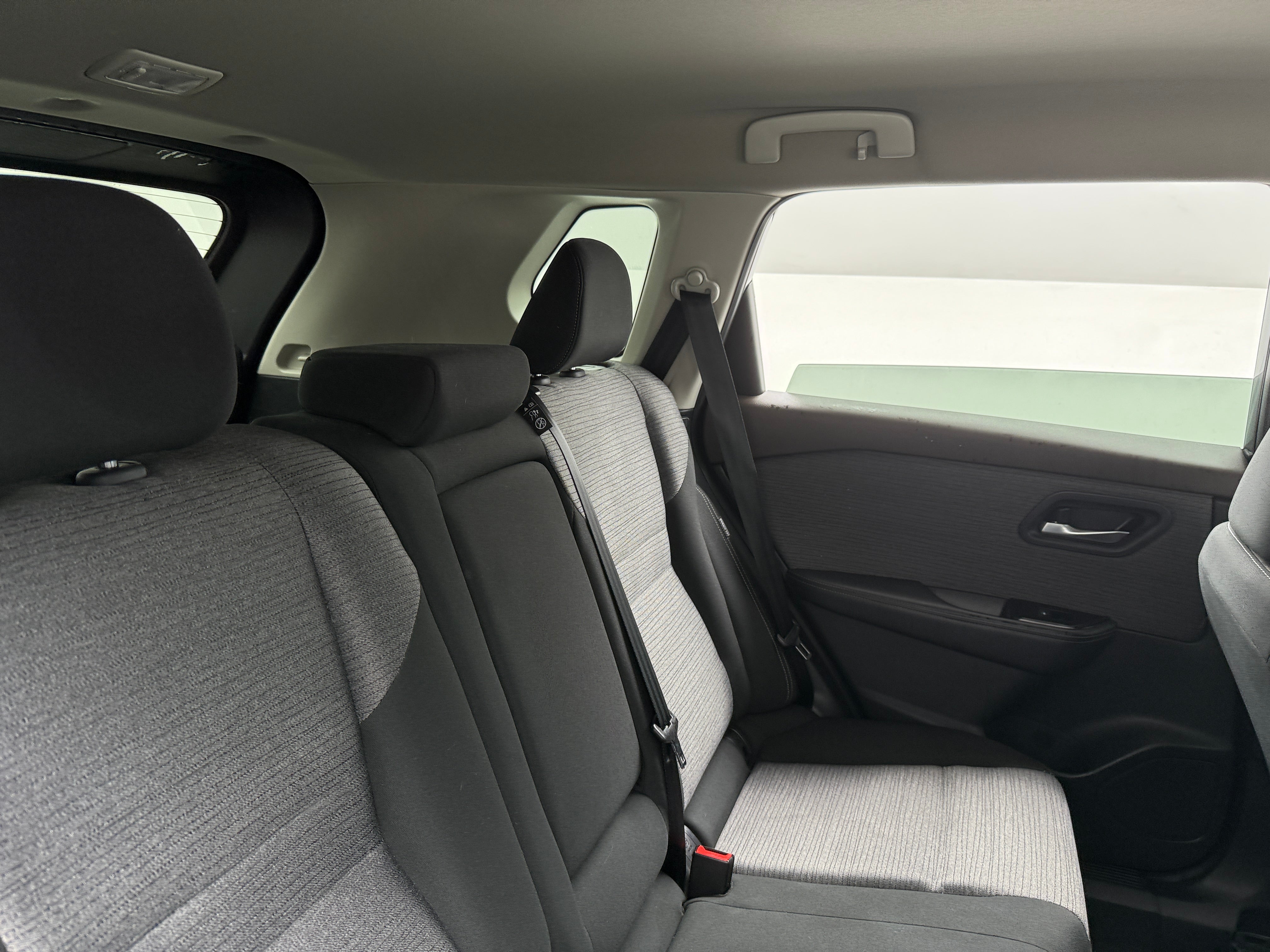 2023 Nissan Rogue SV 6