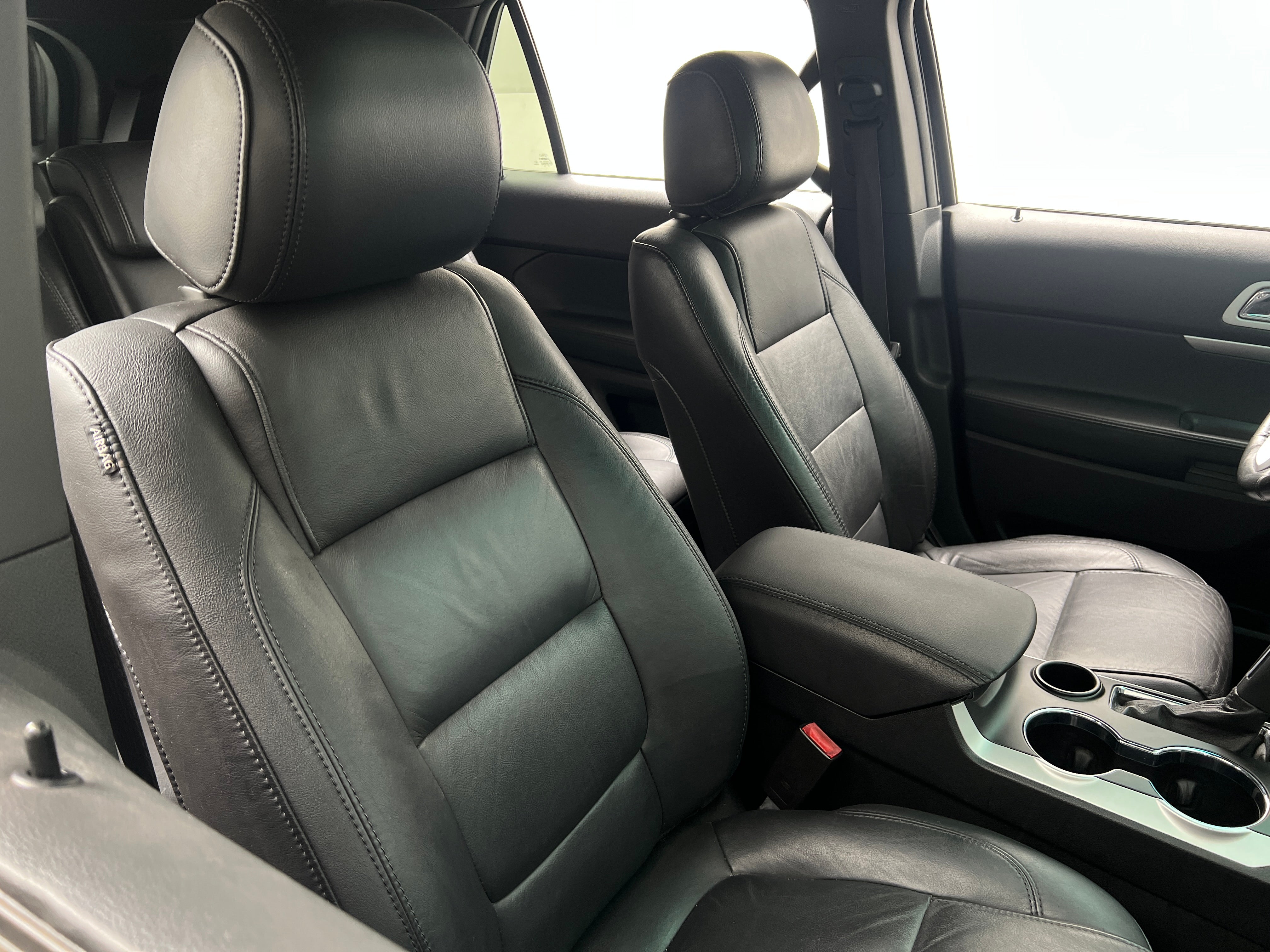2015 Ford Explorer XLT 2