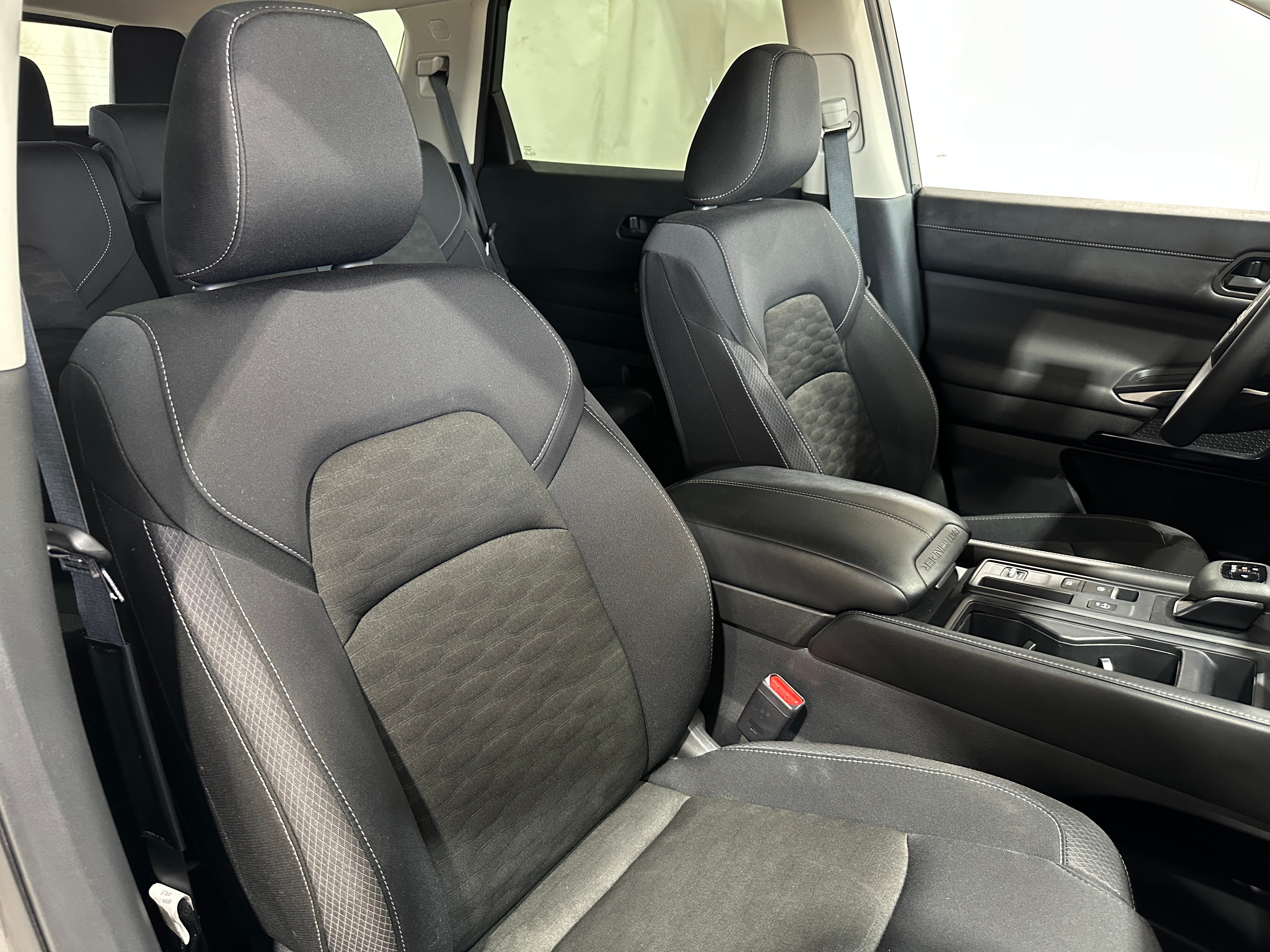 2024 Nissan Pathfinder S 2