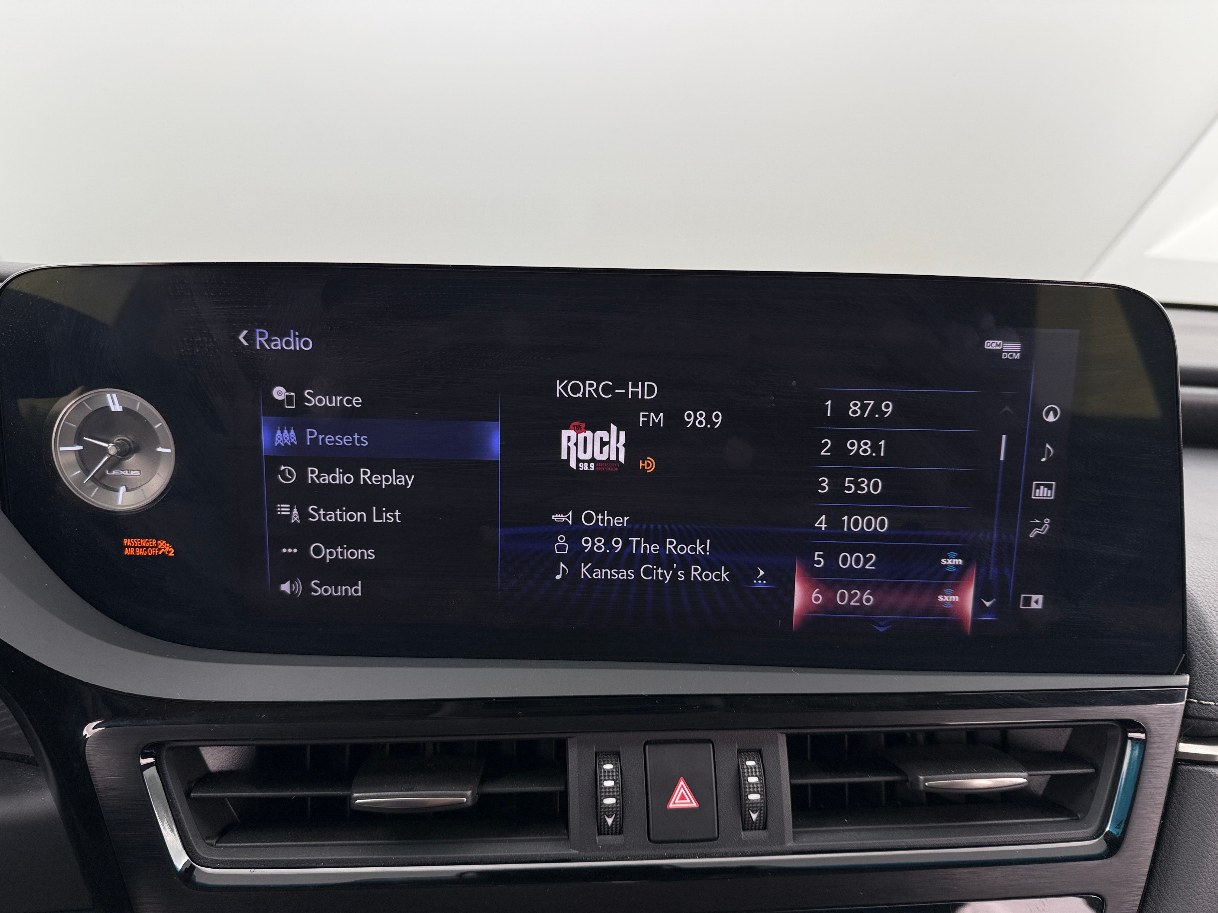 2022 Lexus ES Hybrid 300h Luxury 3