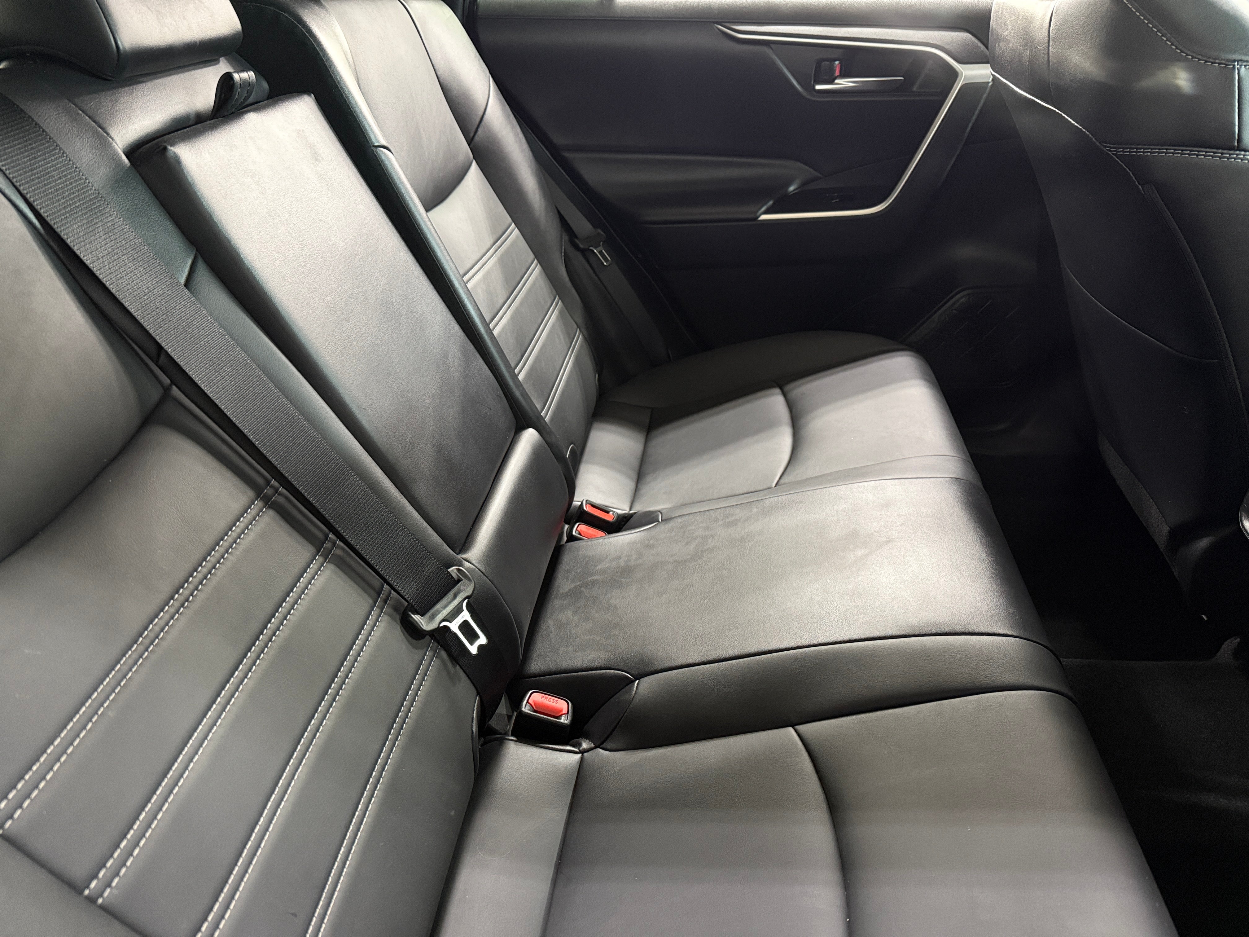 2022 Toyota RAV4 XLE Premium 5