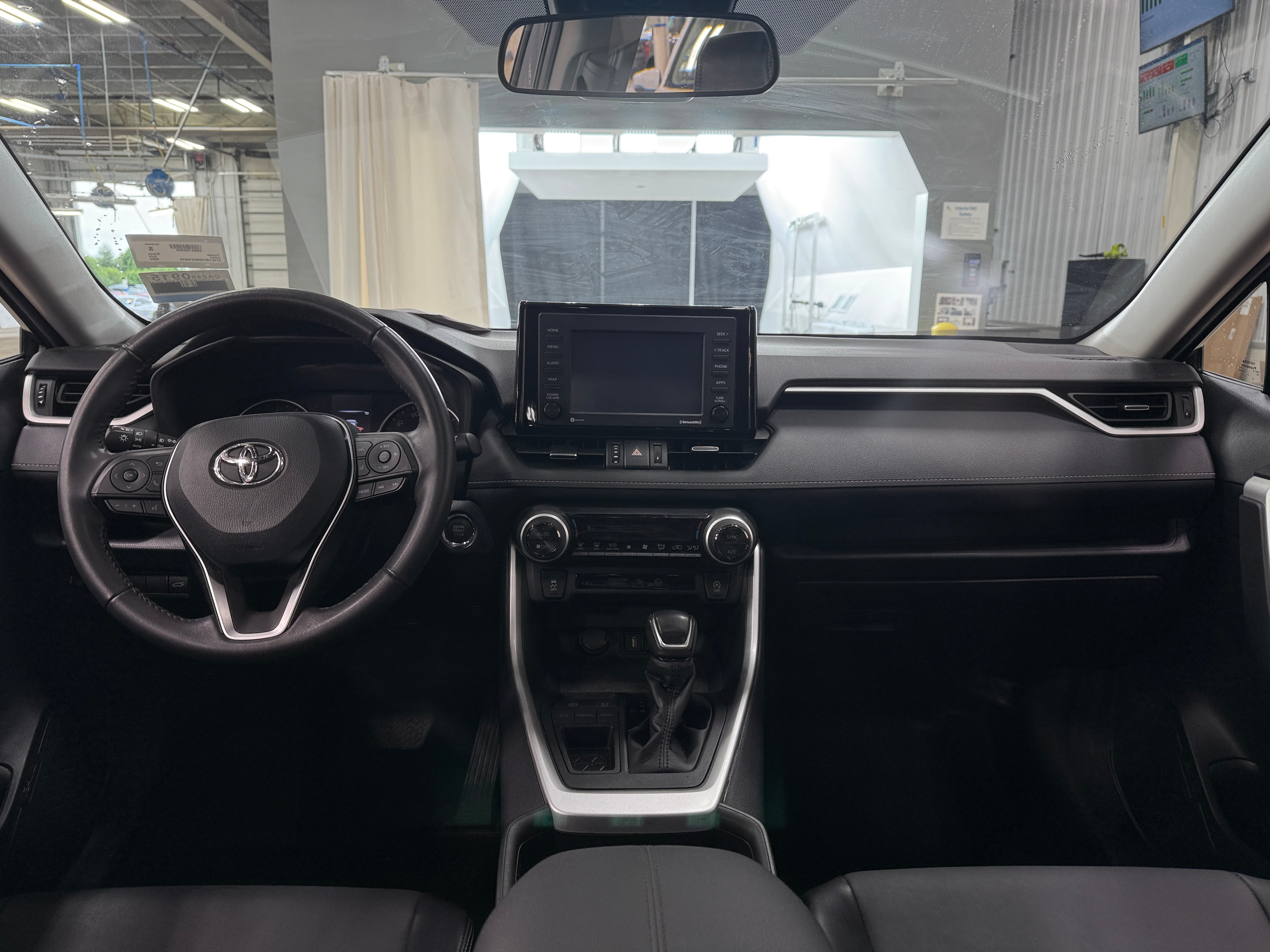 2022 Toyota RAV4 XLE Premium 2
