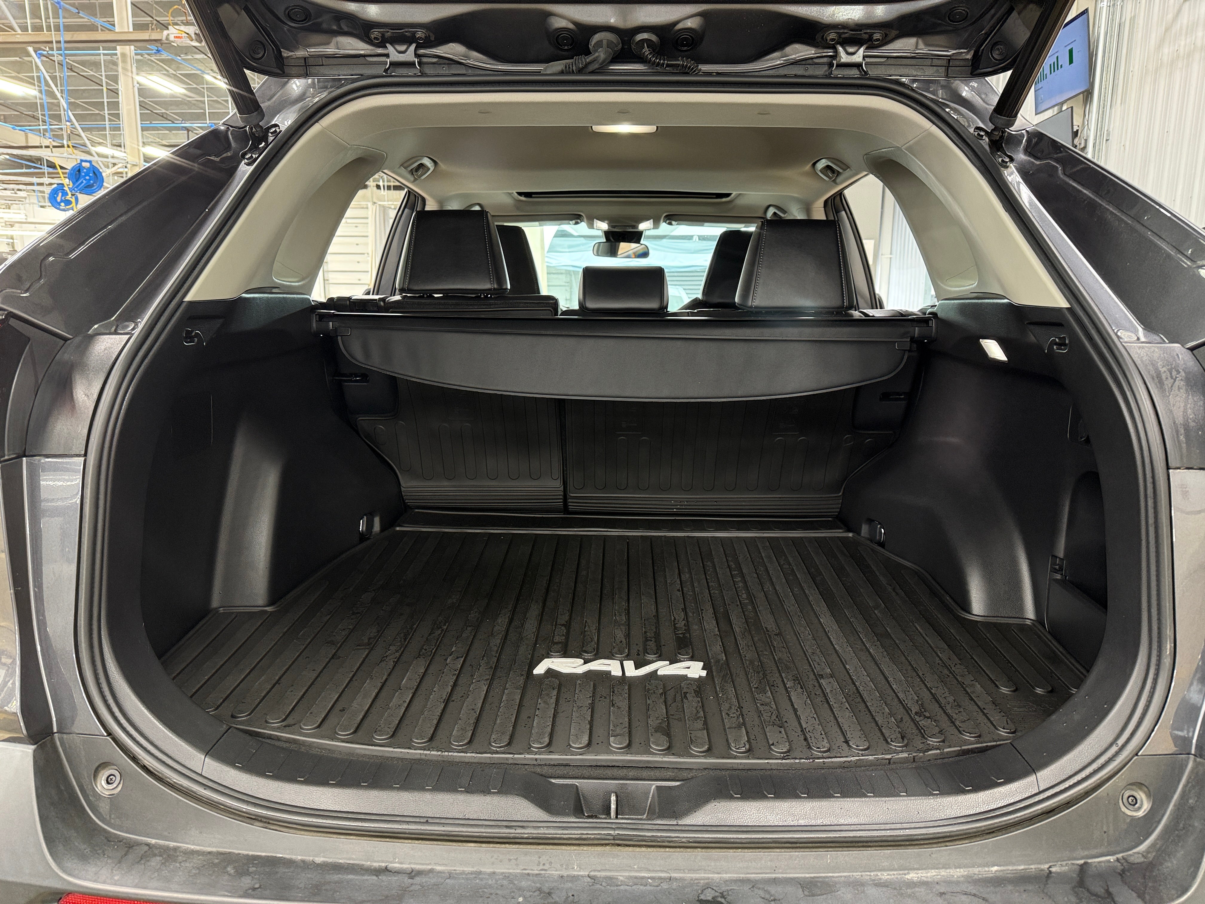 2022 Toyota RAV4 XLE Premium 6