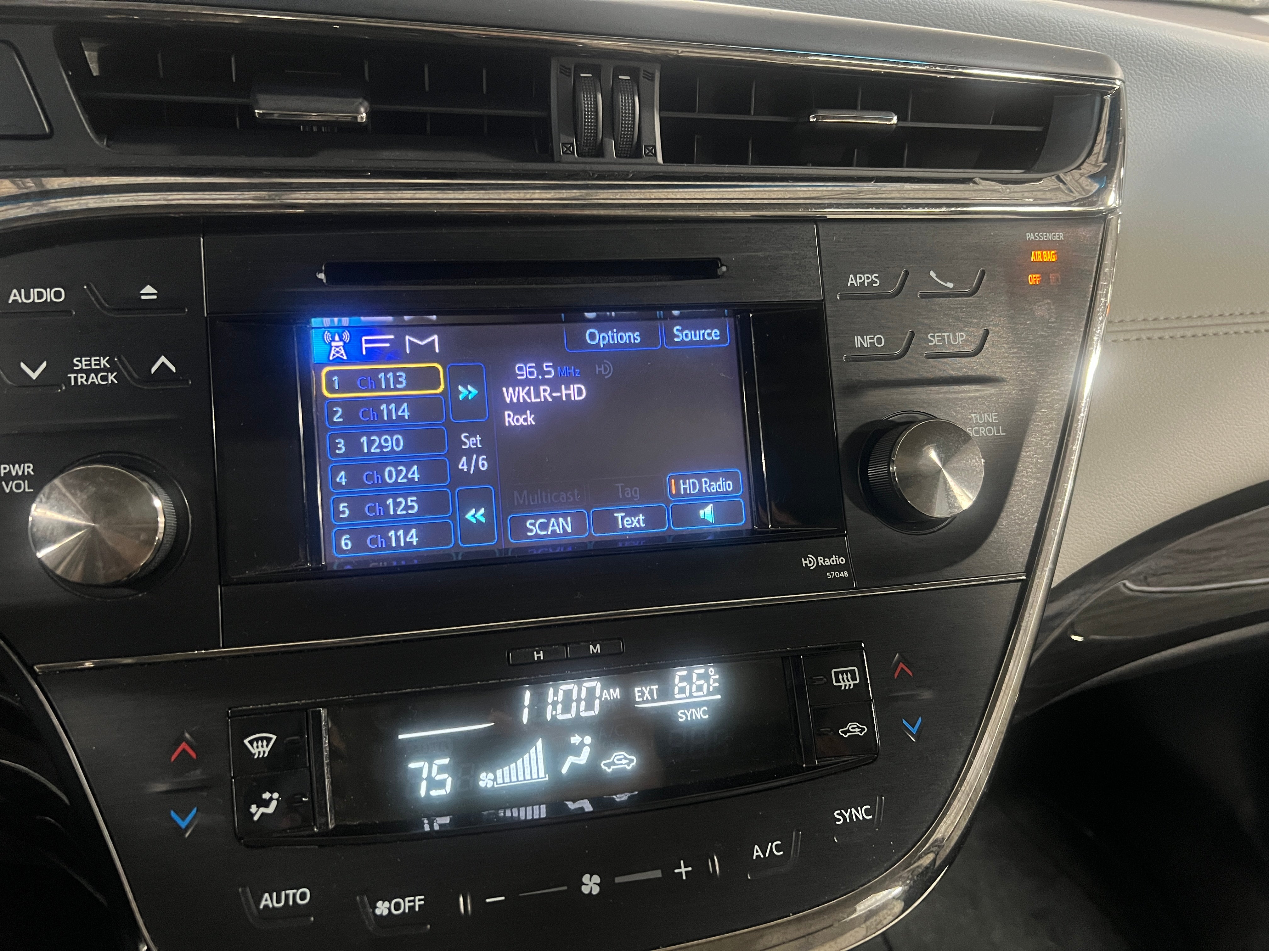 2013 Toyota Avalon XLE 3