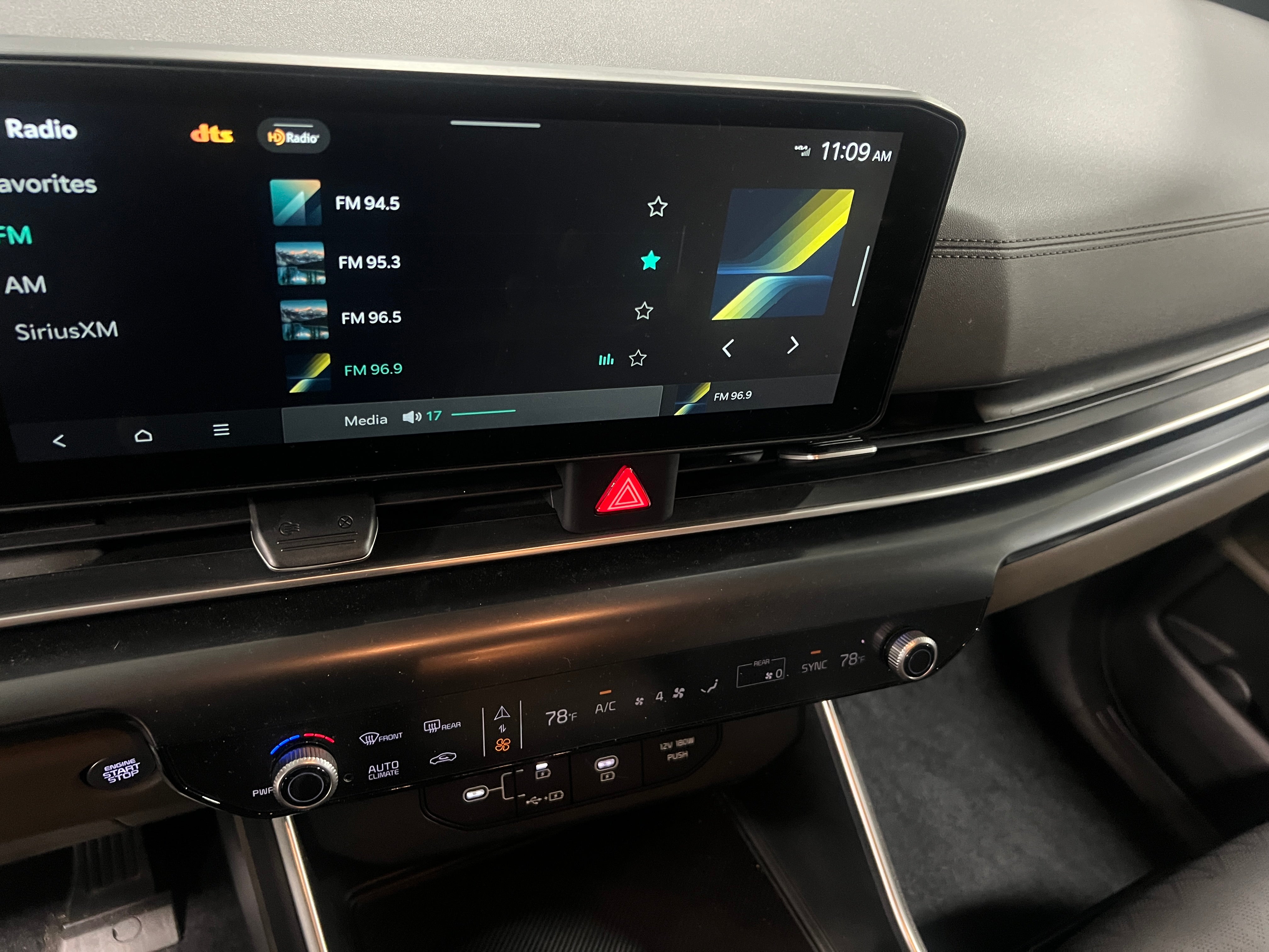2025 Kia Carnival LXS 3
