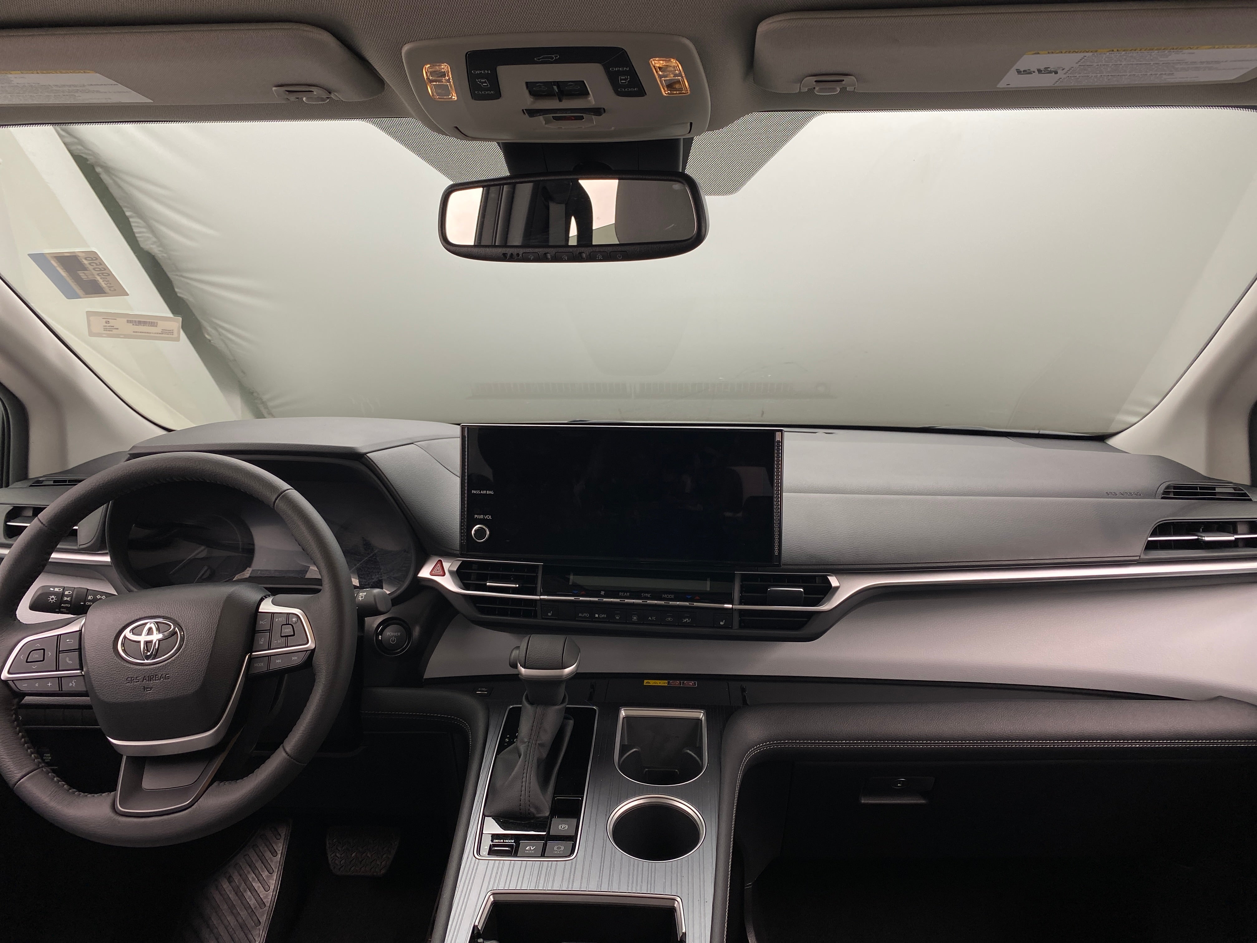 2025 Toyota Sienna XLE 2