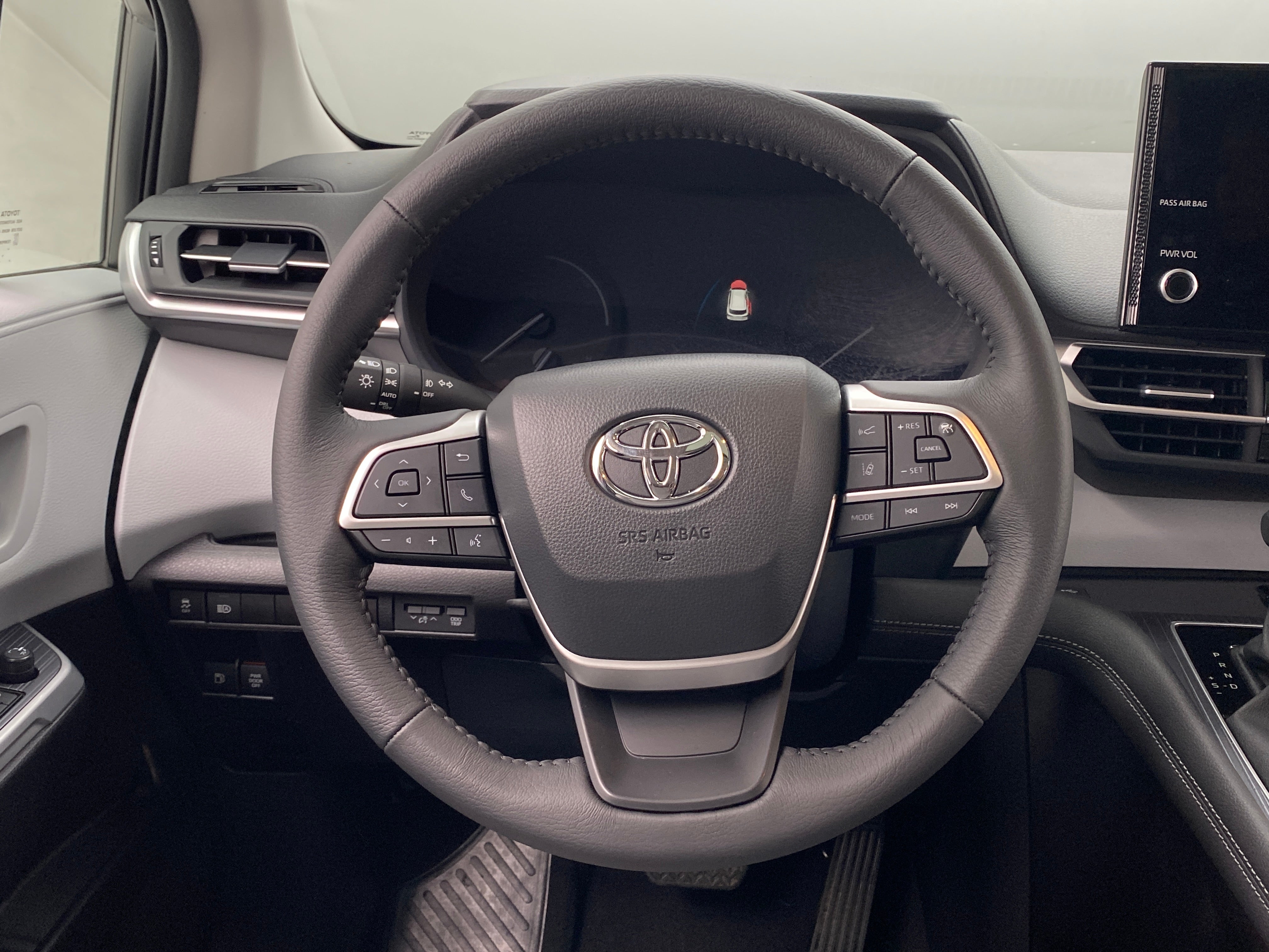 2025 Toyota Sienna XLE 4