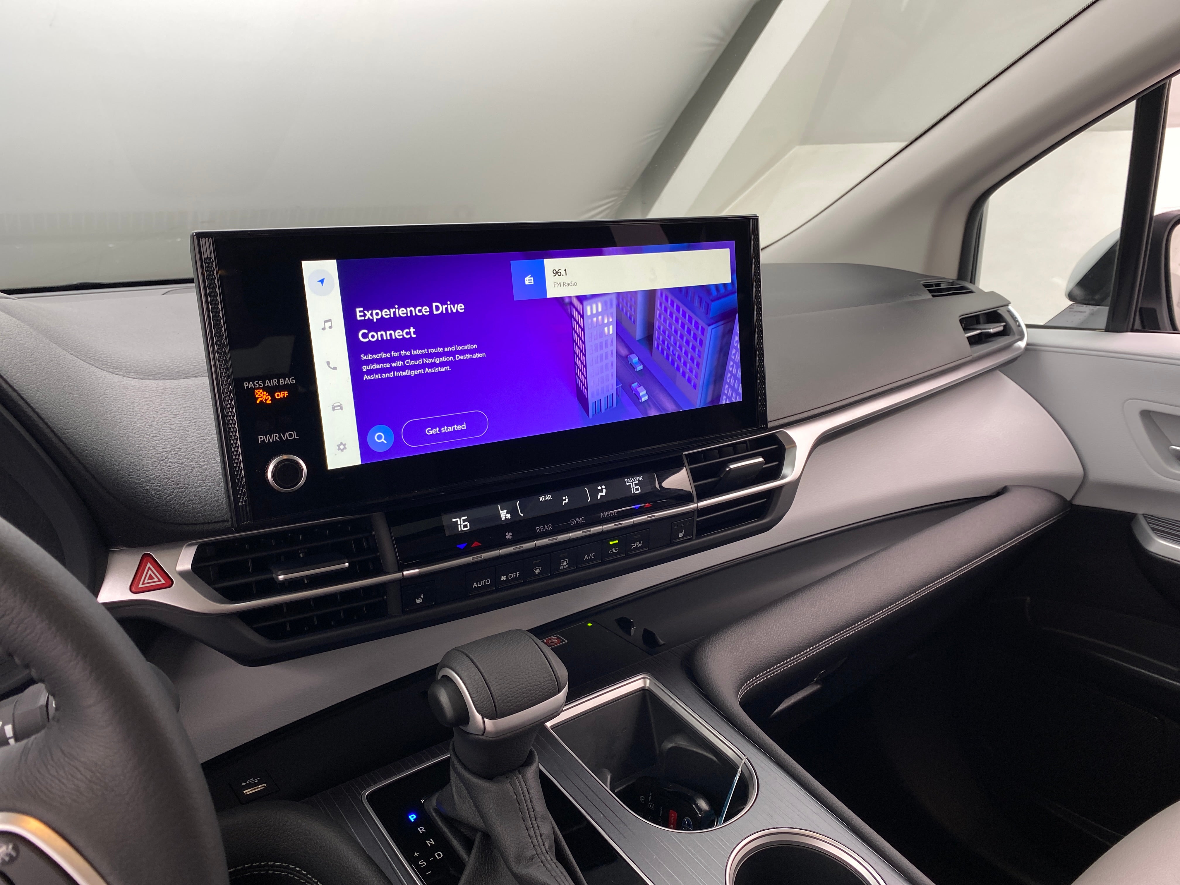 2025 Toyota Sienna XLE 3