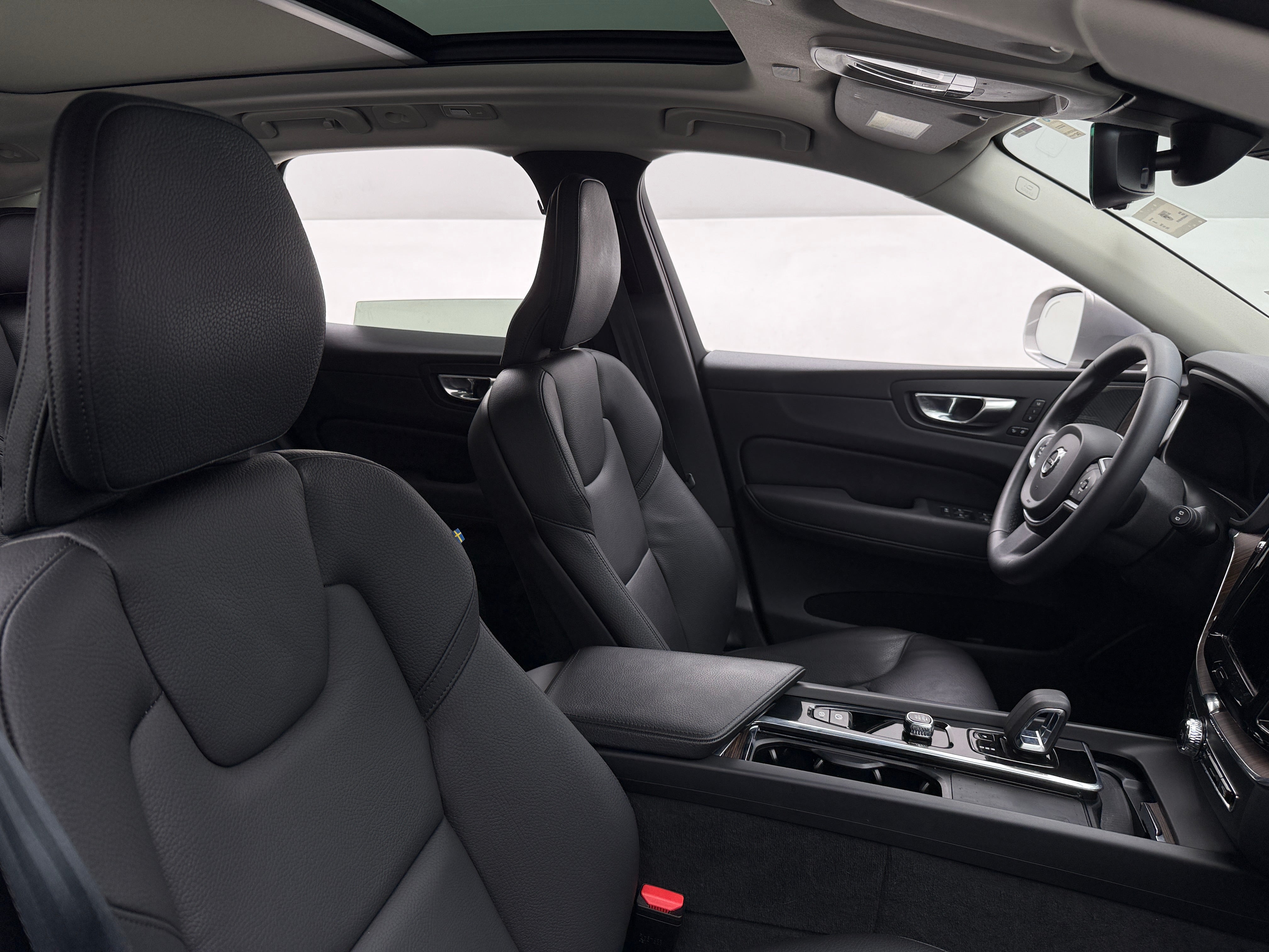 2022 Volvo XC60 Recharge Core 2
