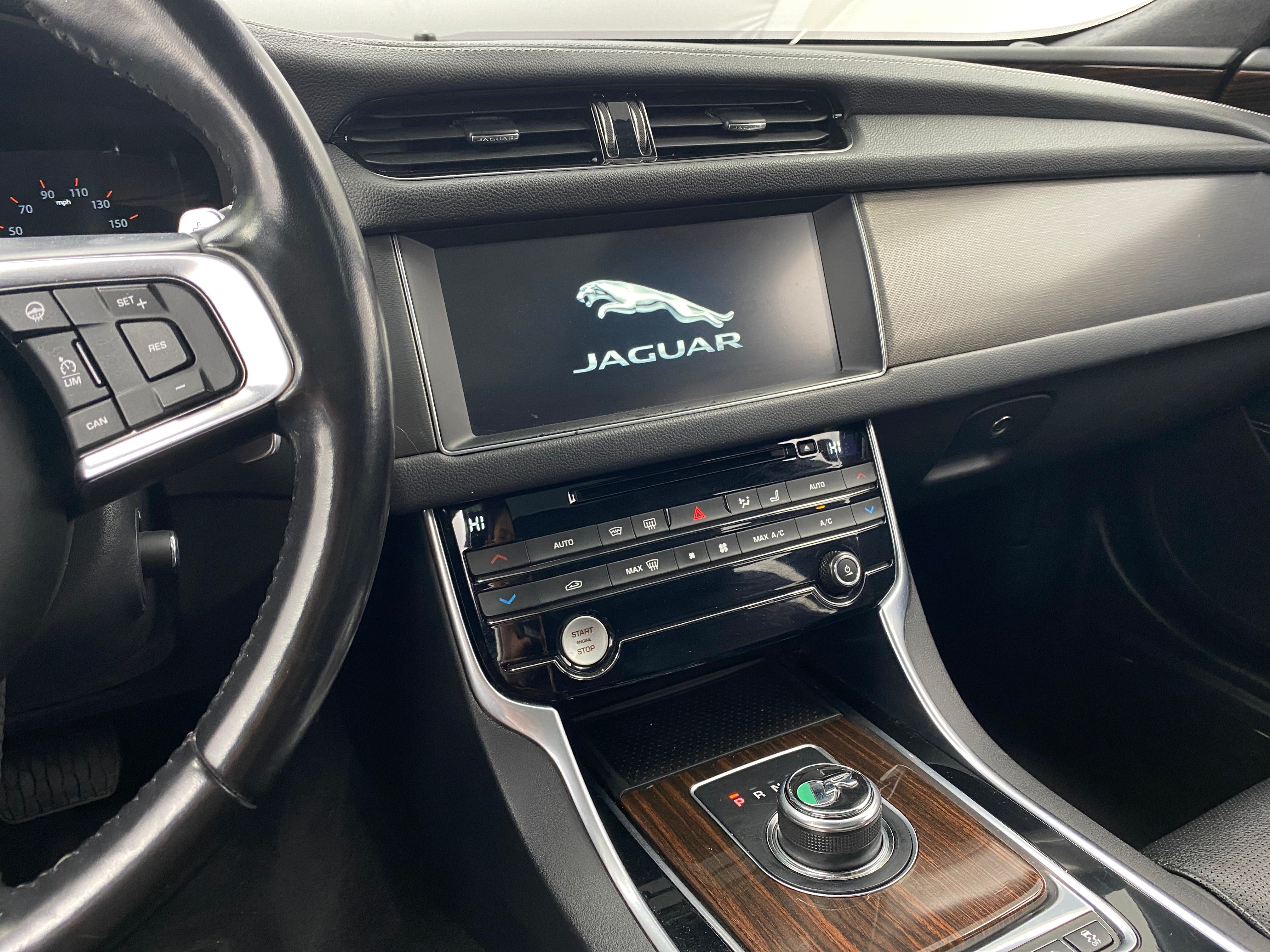 2018 Jaguar XF Sportbrake S 3