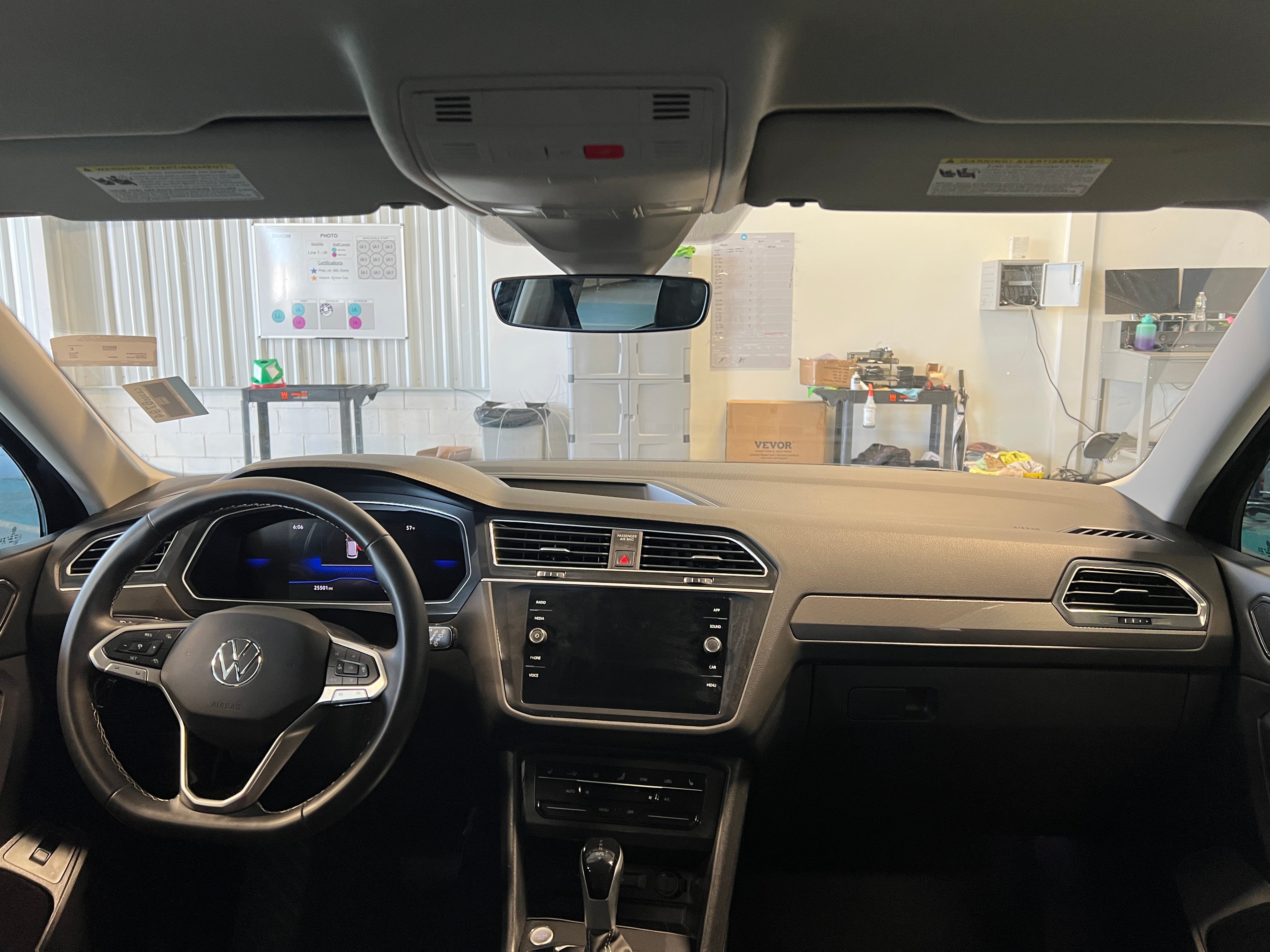 2024 Volkswagen Tiguan SE 2