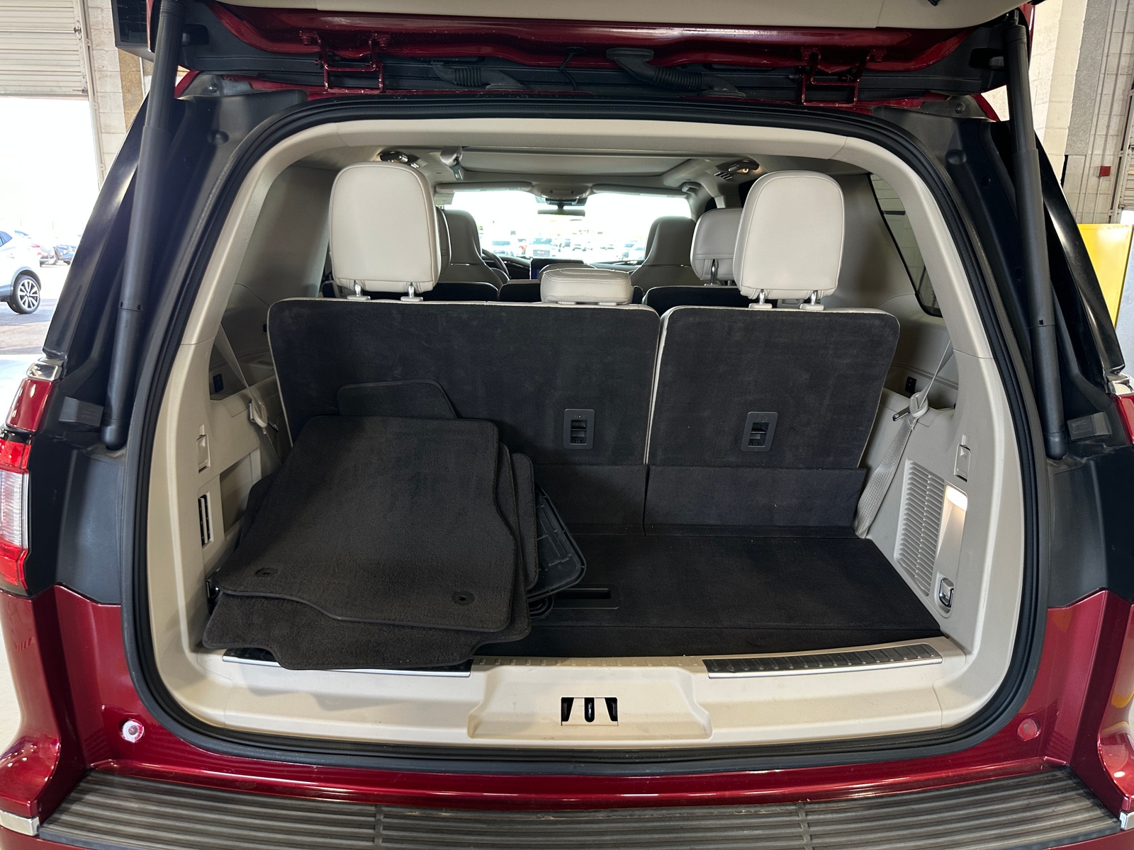 Thumbnail: 2019 Lincoln Navigator - 6