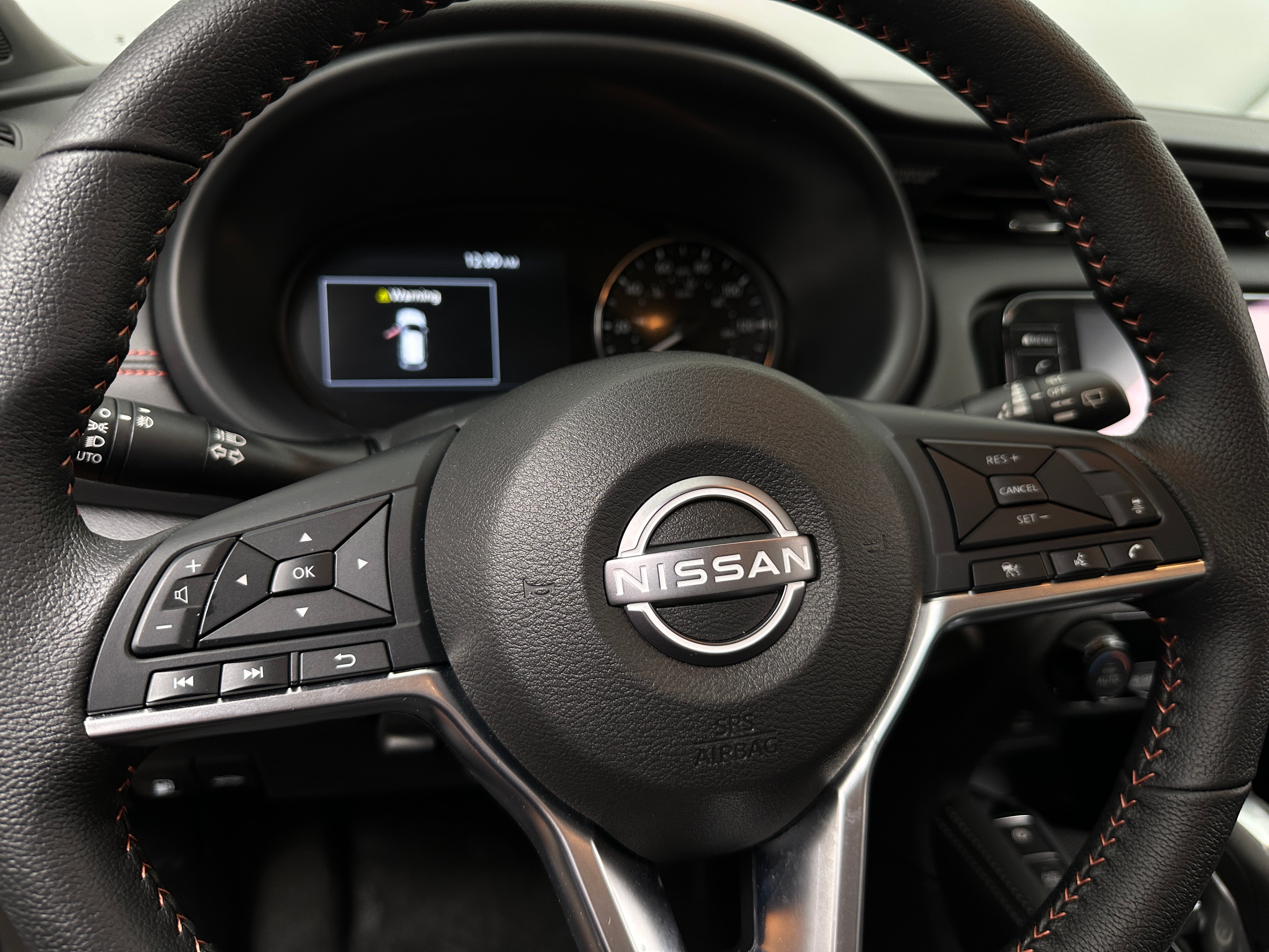 2024 Nissan Kicks SR 5
