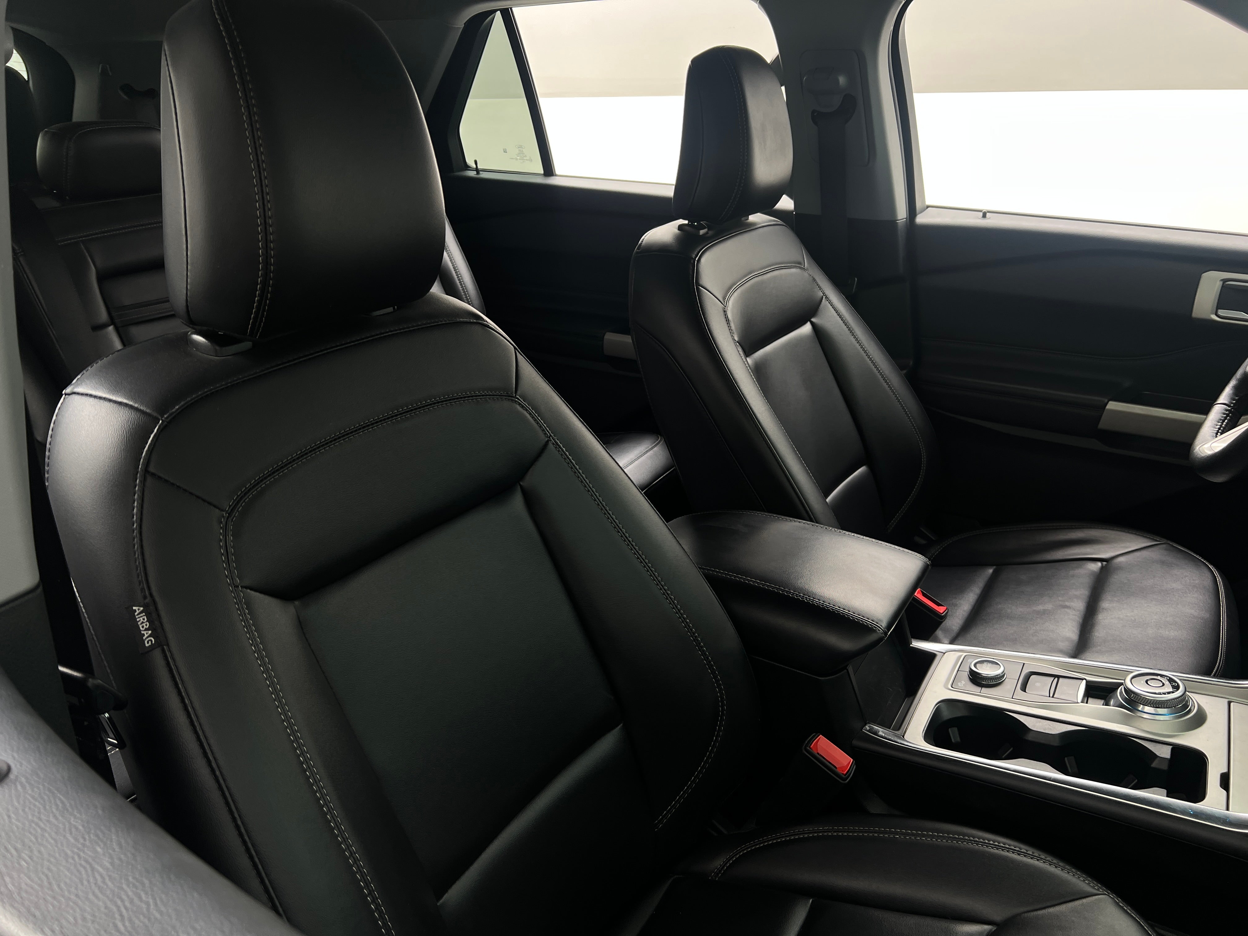 2023 Ford Explorer XLT 2