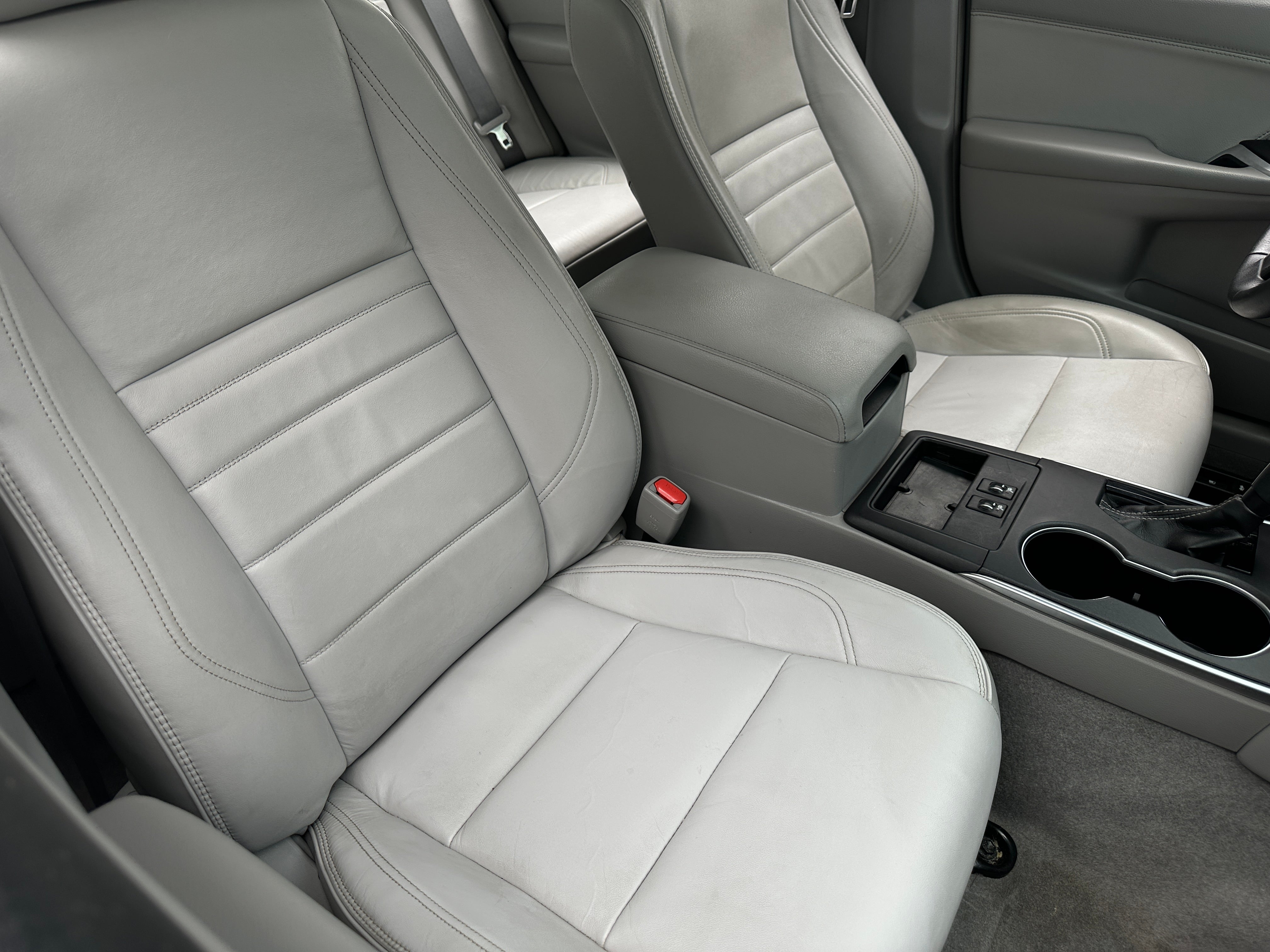 2017 Toyota Camry SE 2