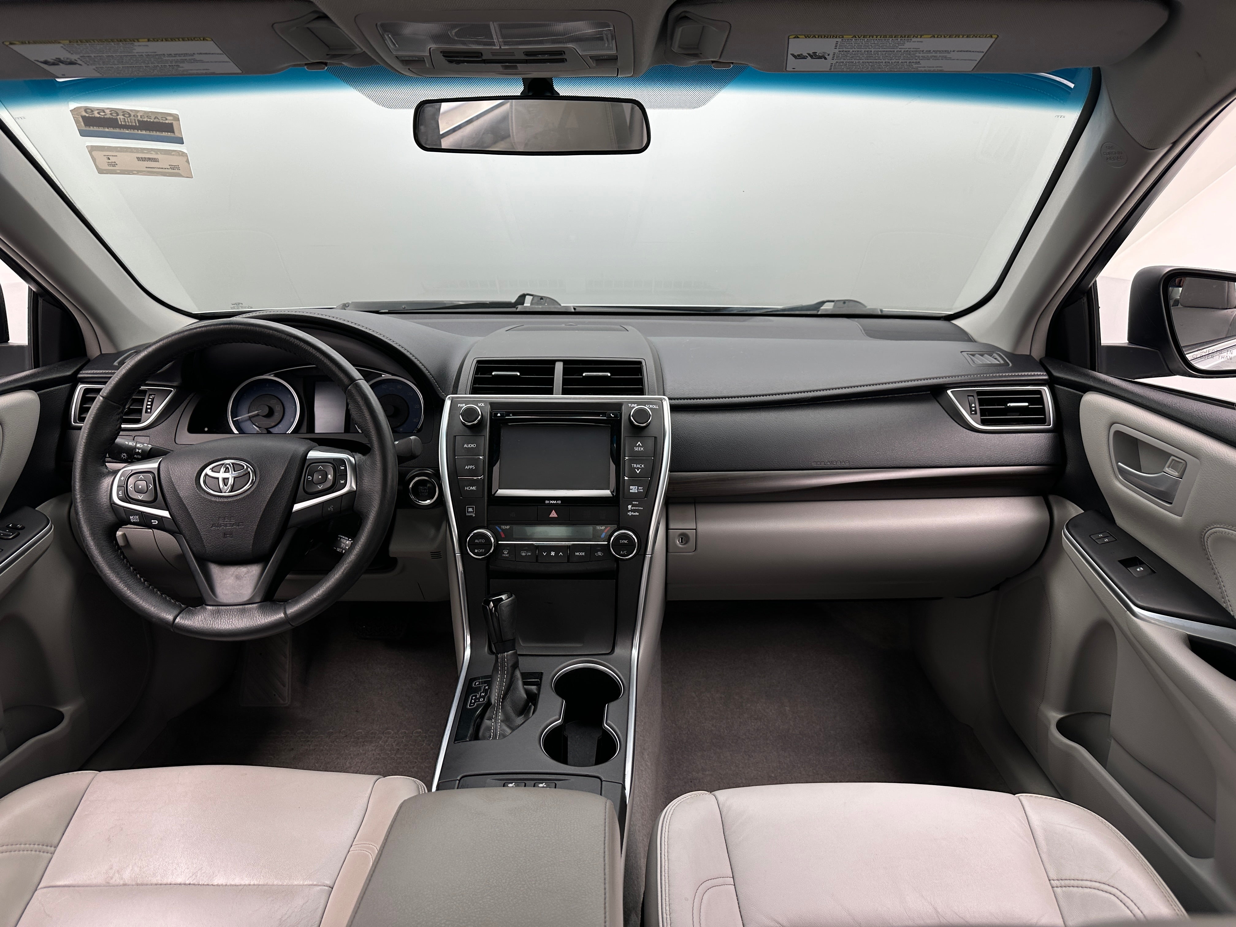 2017 Toyota Camry SE 3