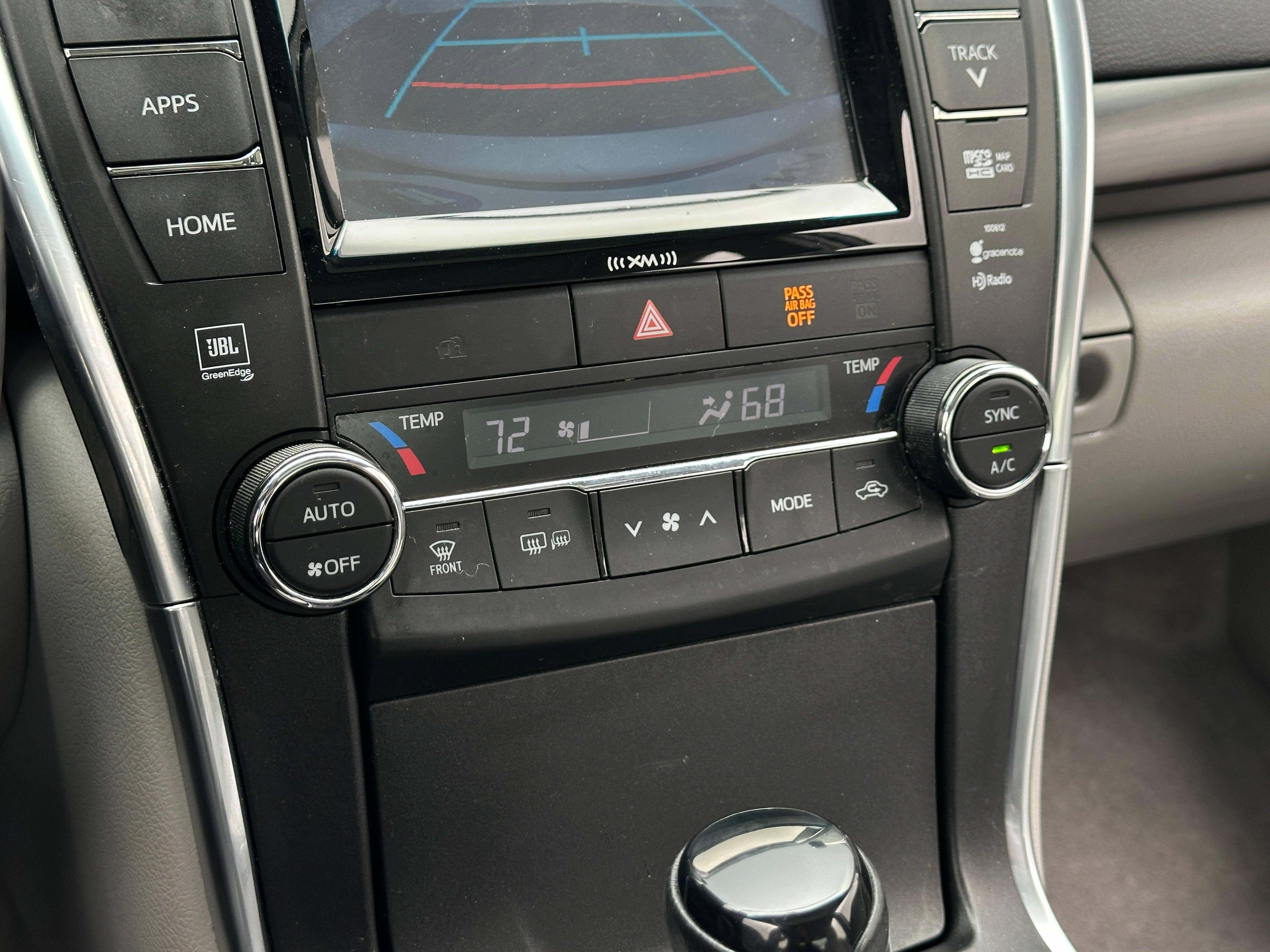 2017 Toyota Camry SE 4