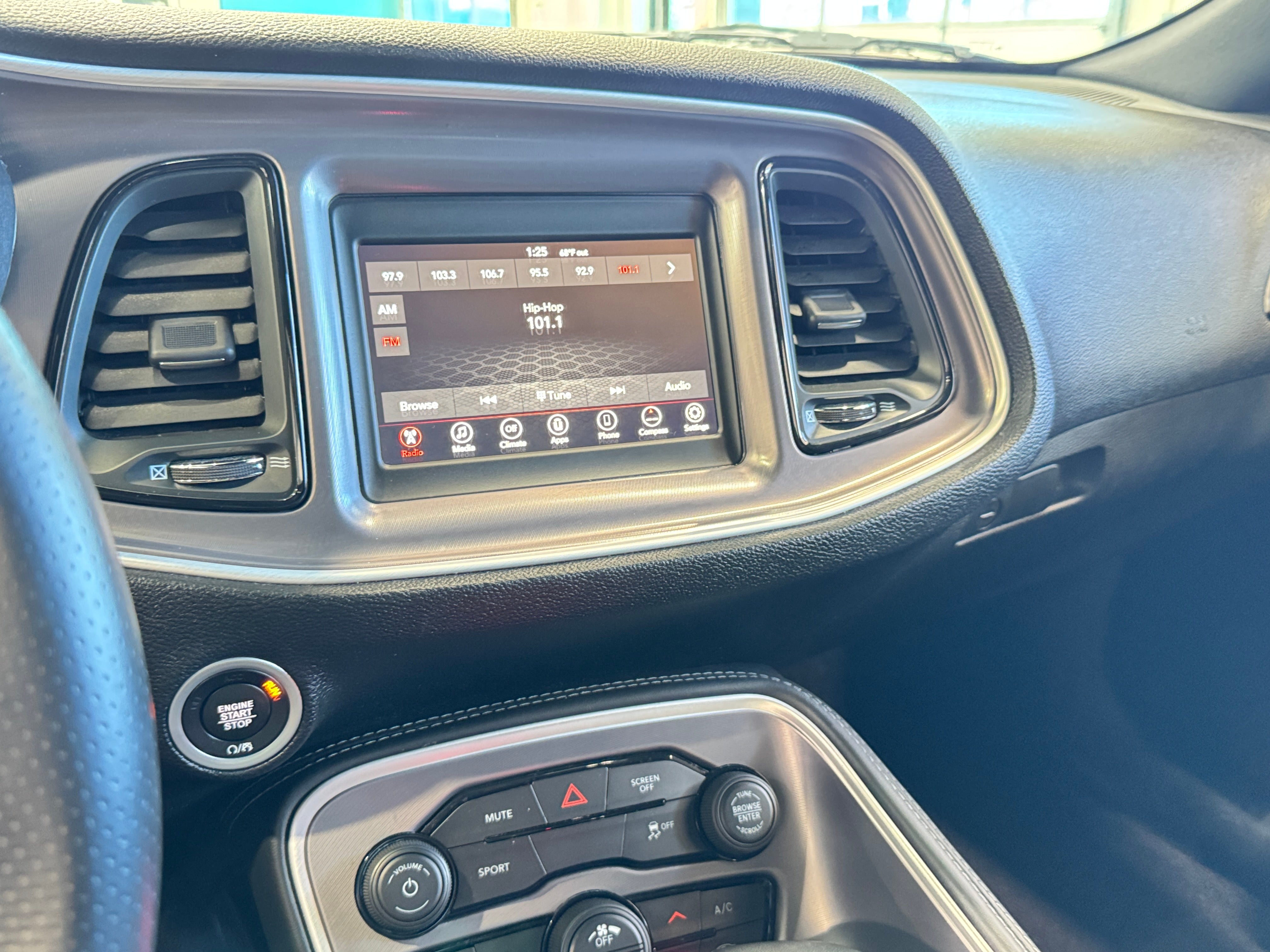 2022 Dodge Challenger SXT 2