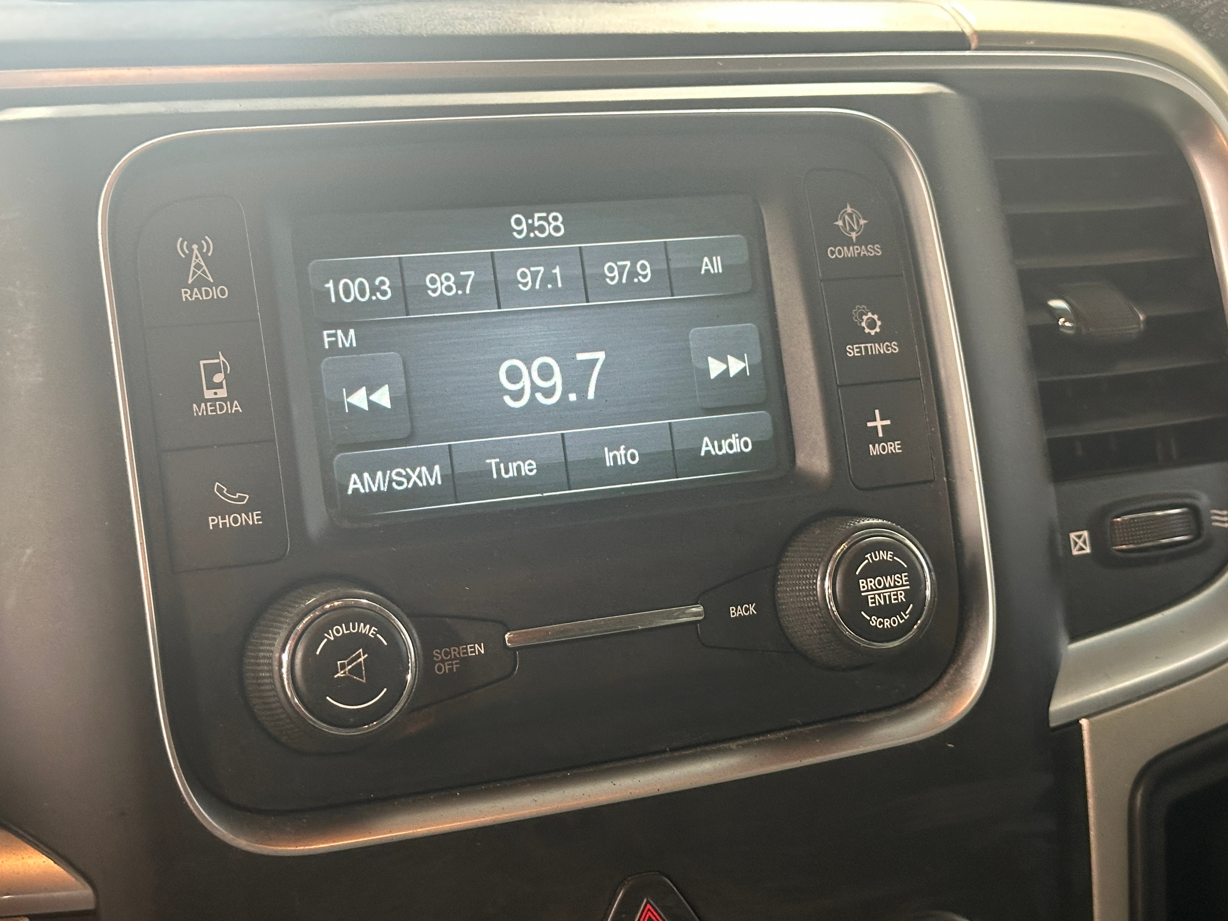 2020 RAM 1500 Classic SLT 4