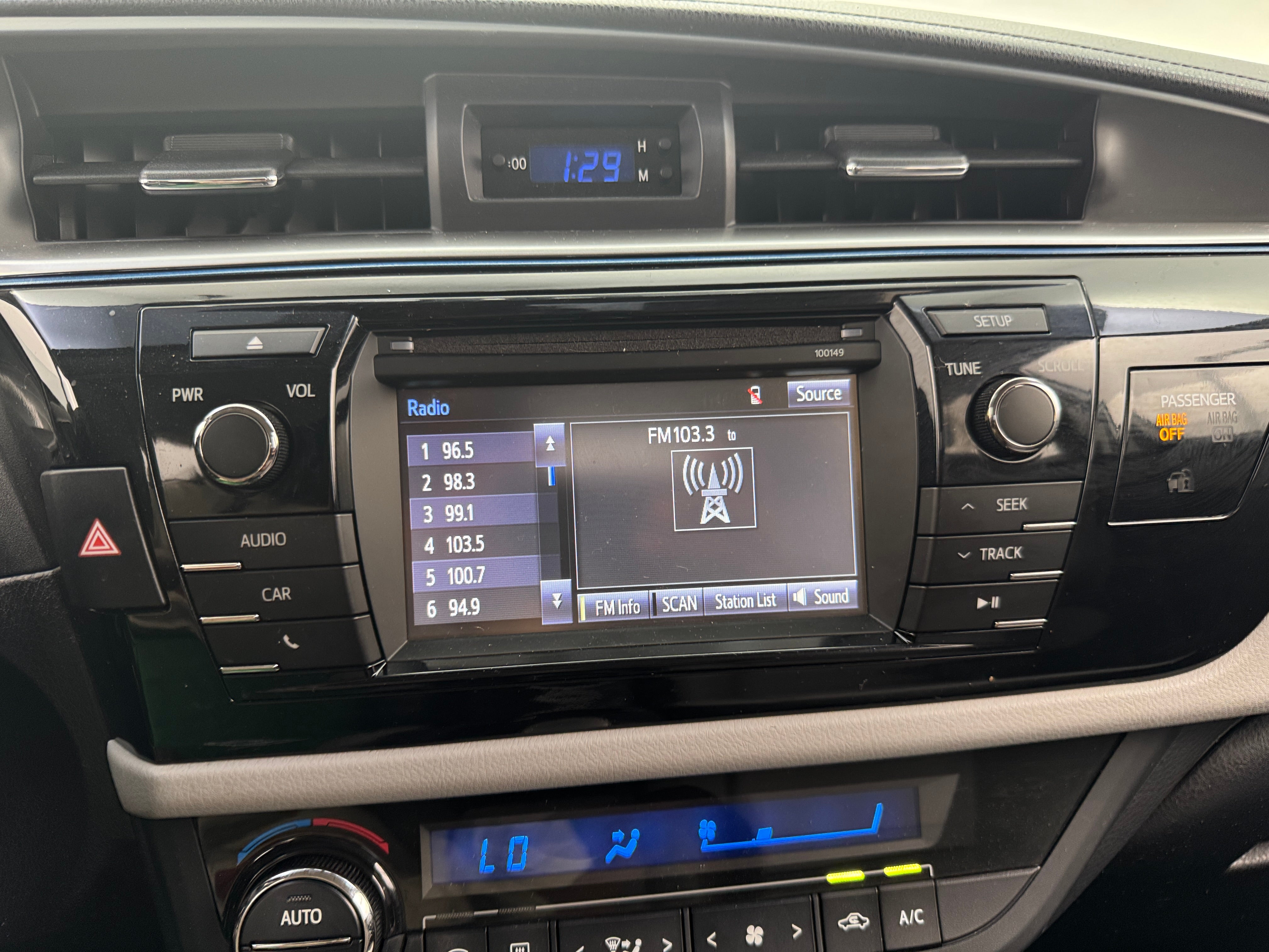 2015 Toyota Corolla LE 4