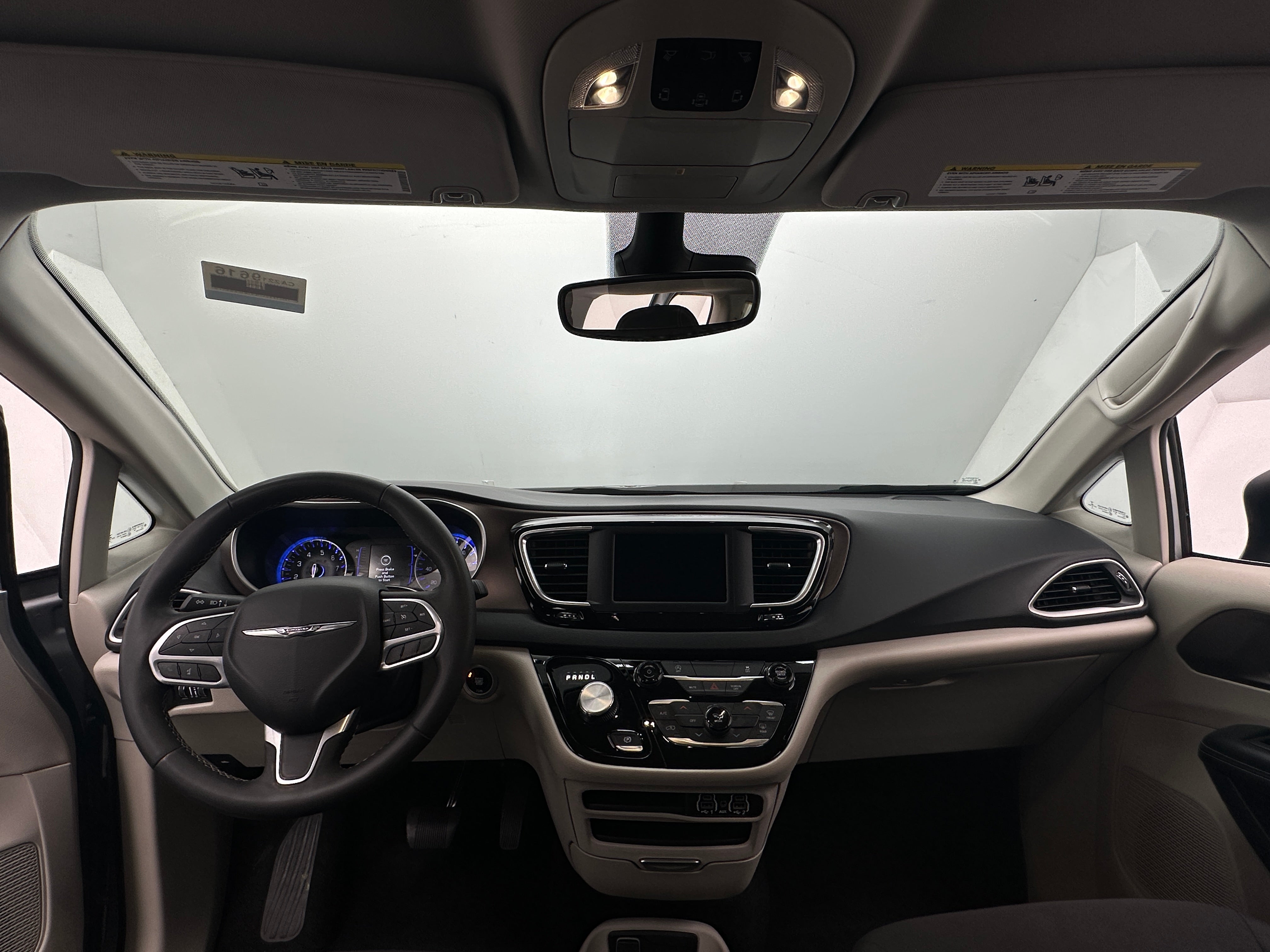 2023 Chrysler Voyager LX 3