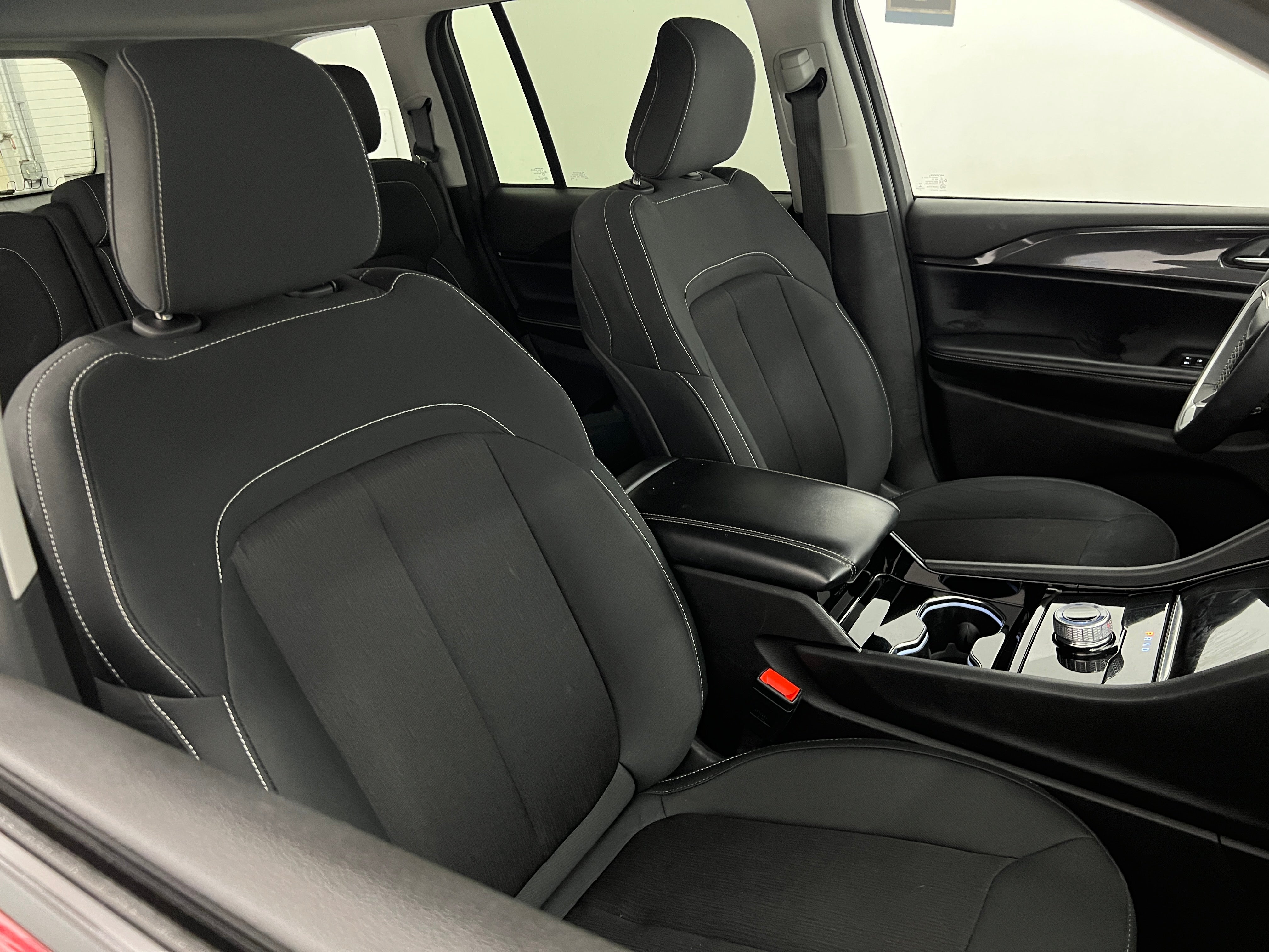 2023 Jeep Grand Cherokee Laredo 2