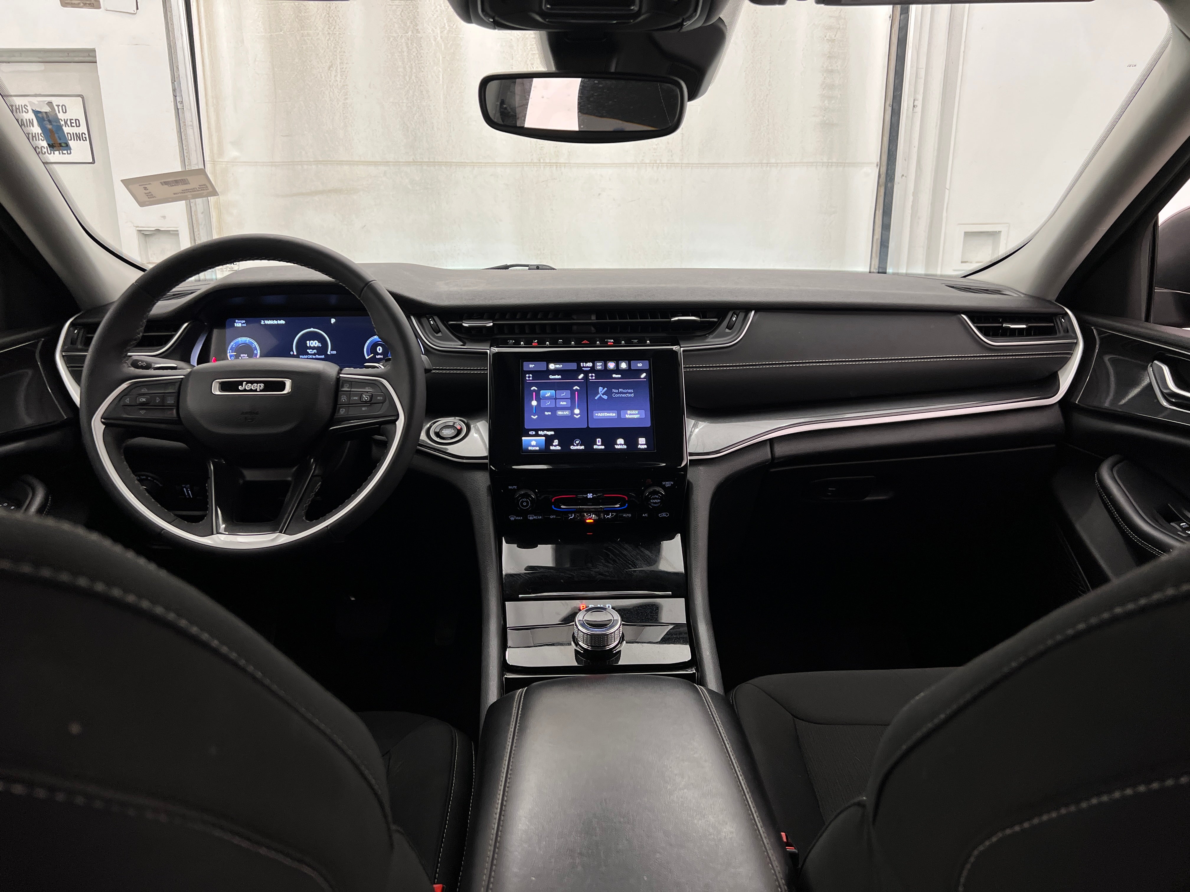 2023 Jeep Grand Cherokee Laredo 3