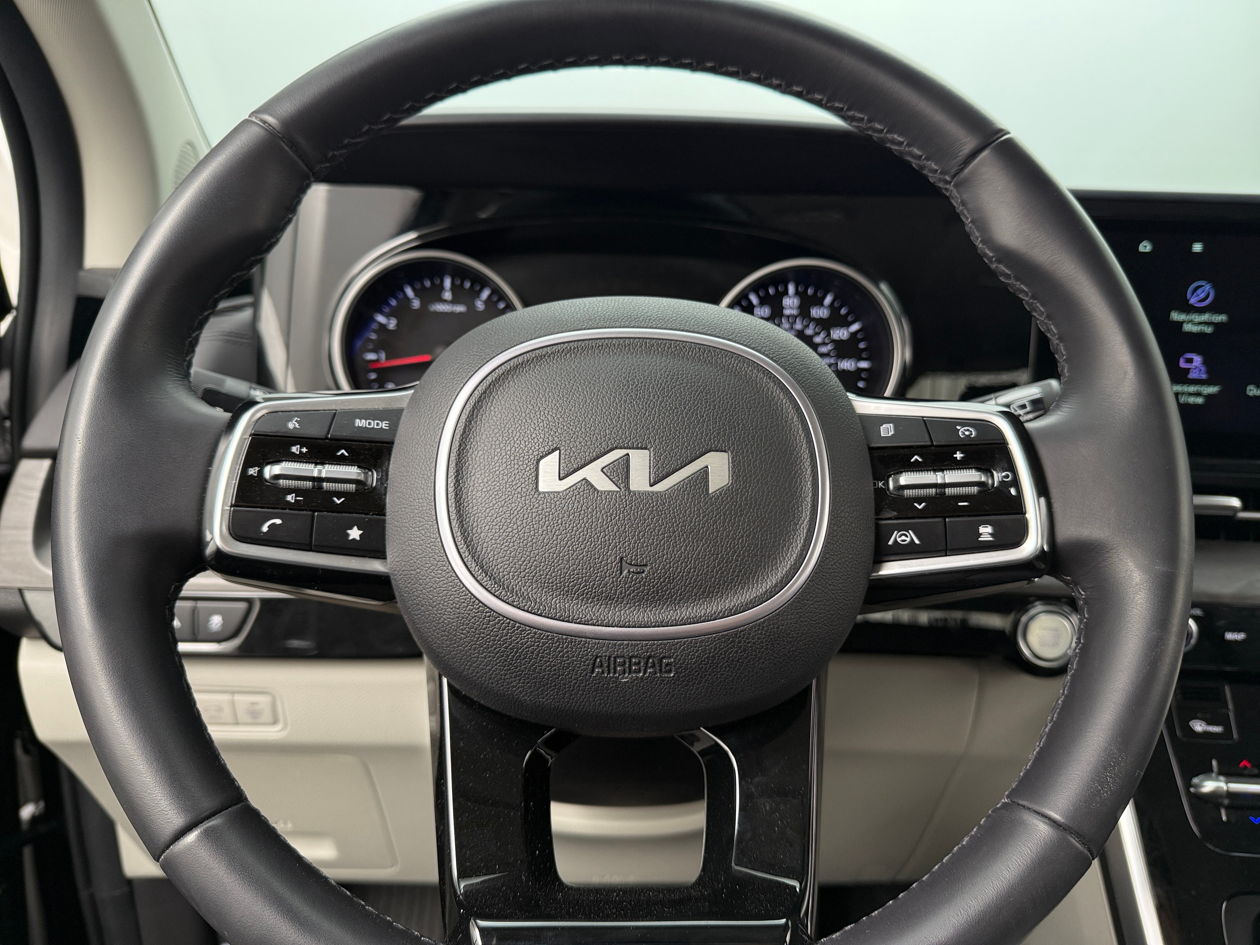 2023 Kia Carnival EX 4